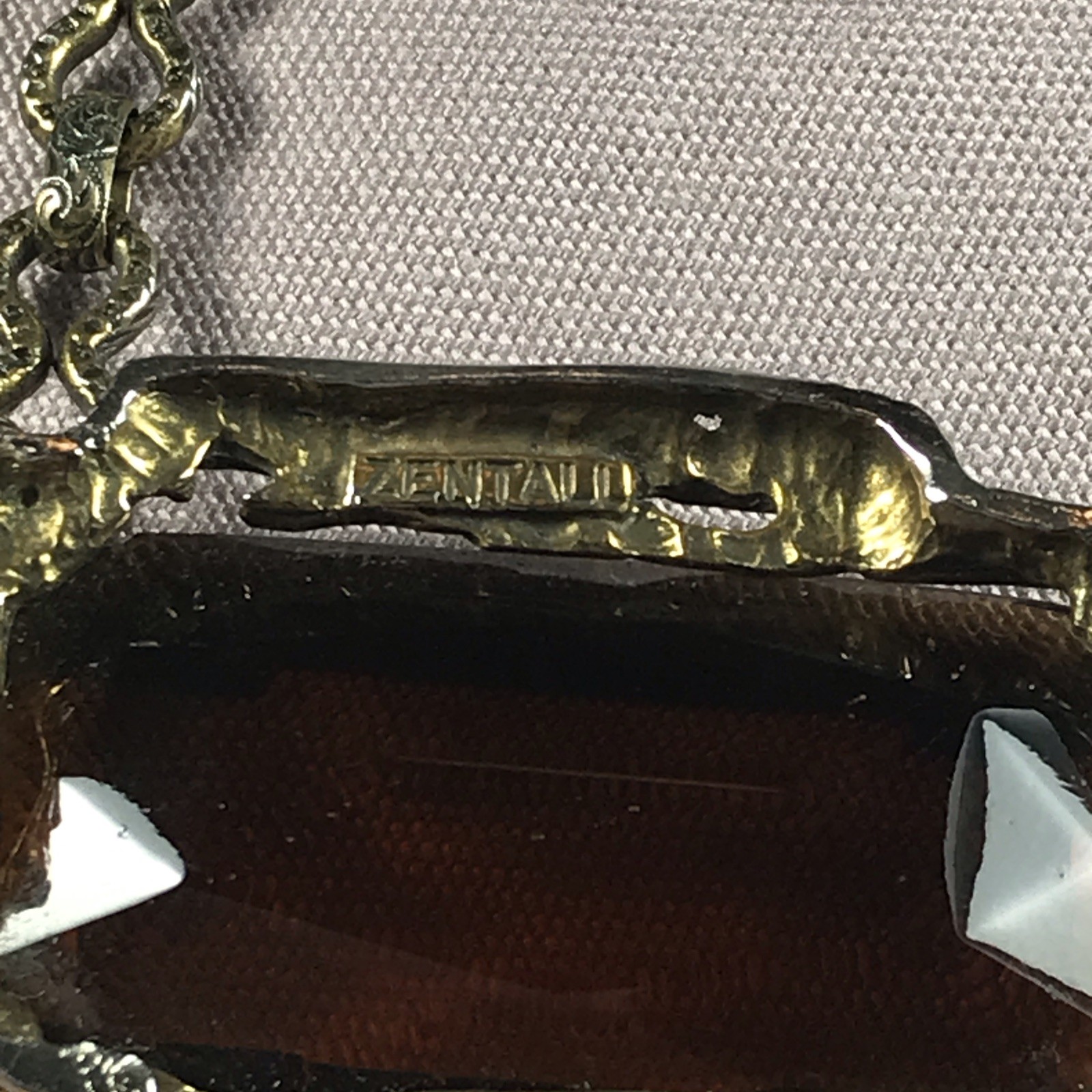VTG. Art Deco ZENTALL Amber Glass Pendant Necklace Ornate Gold Tone Chain