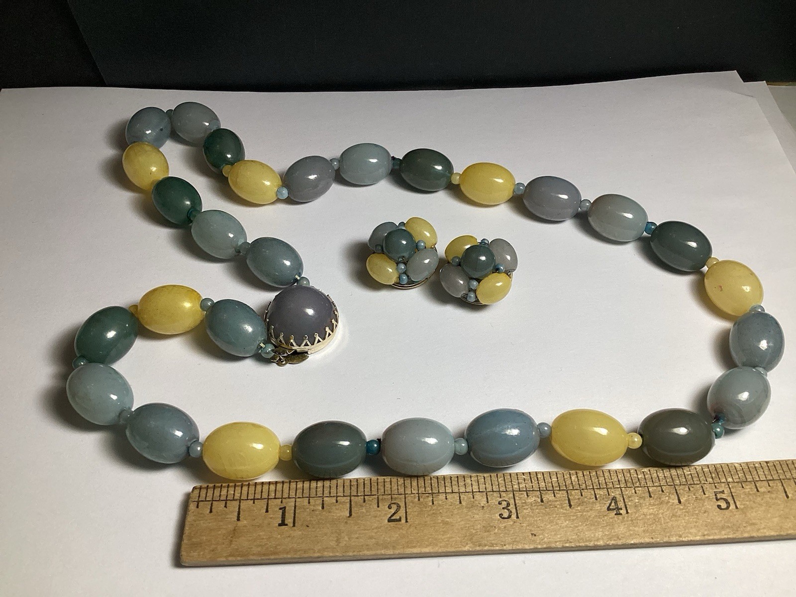 AWESOME VINTAGE 25” NECKLACE & CLIP-ON EARRINGS SET GRAY BLUE & YELLOW TONES