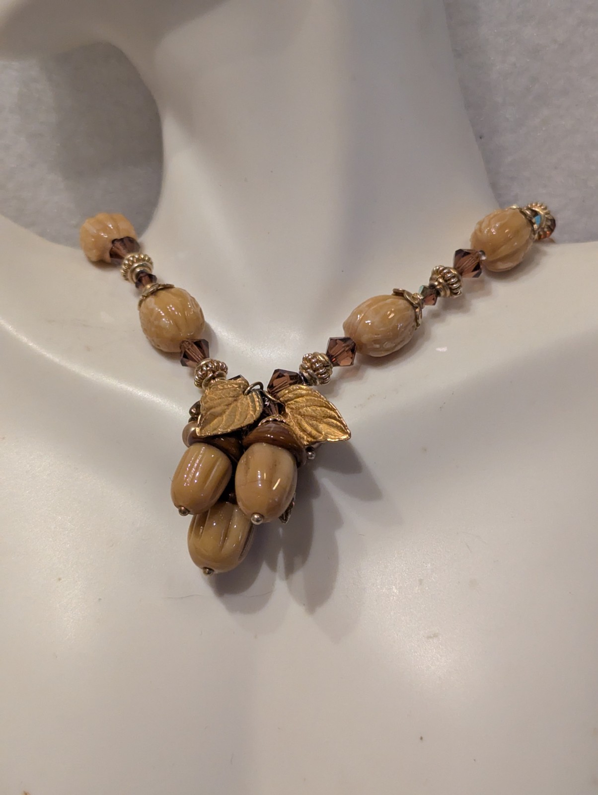 Vintage Brown Molded Glass Acorn & Pecan Bead Autumn Necklace 15-17 In Adj