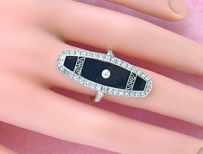 ESTATE ART DECO .67ctw DIAMOND BLACK ONYX 18K RIGHT-HAND LONG COCKTAIL RING