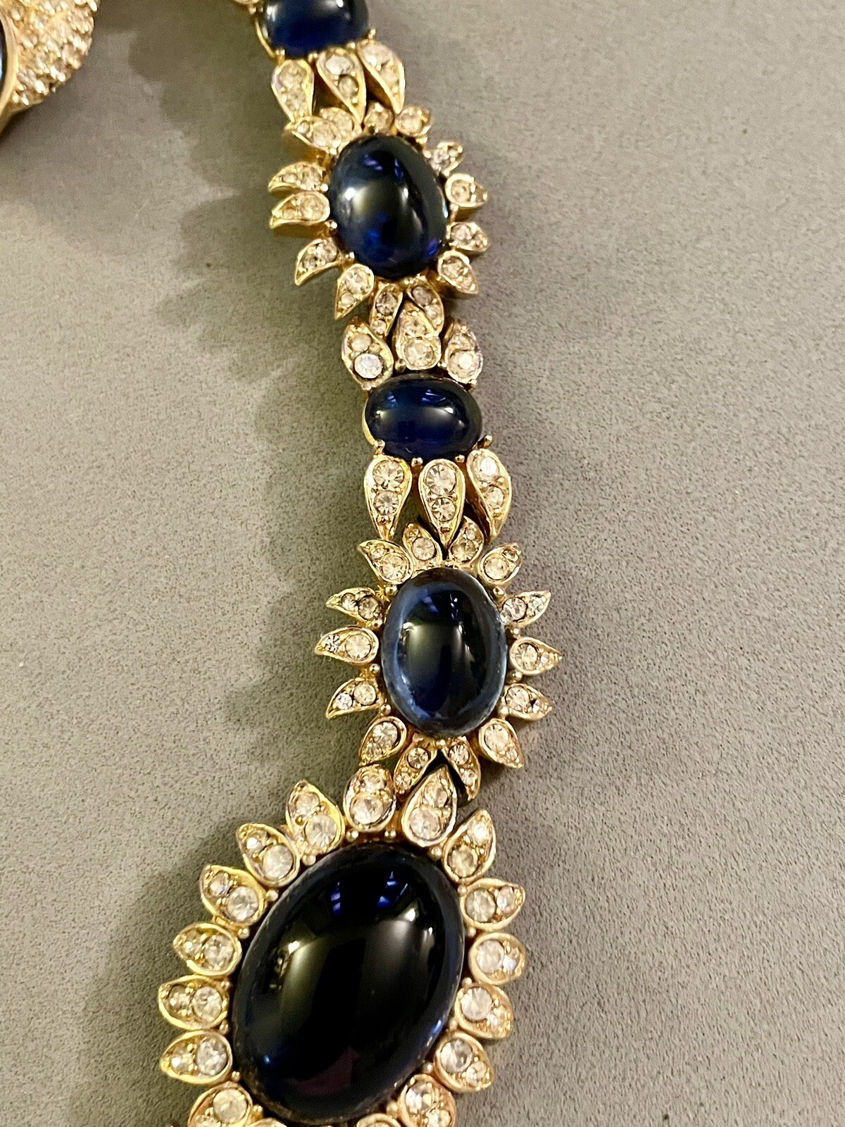 Vintage CINER Gripoix Glass Cabochon Rhinestone Gold Tone Necklace Earrings Set