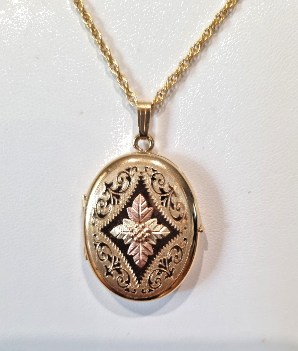 Vintage 14k Gold Fill Locket Black Hills 10k 12k Gold 4 Photo USA made See video