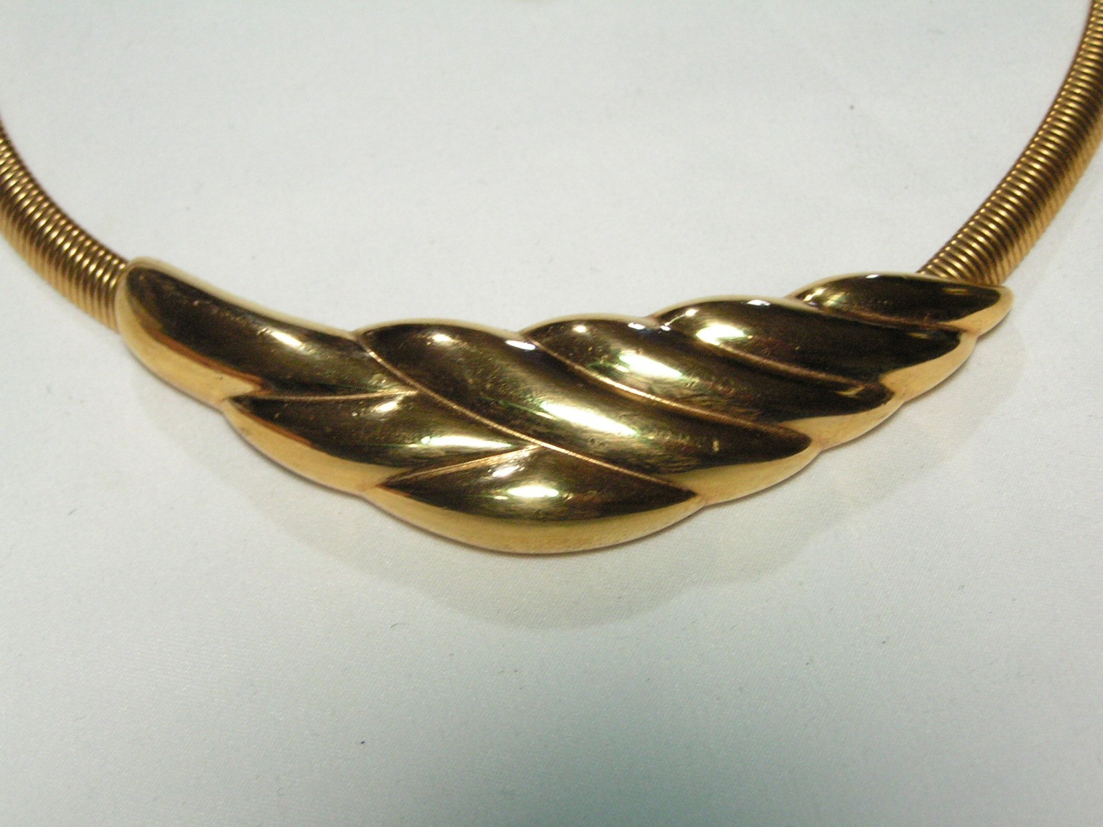 …Vintage NAPIER…Gold Tone Omega Chain, Station Bib Pendant Necklace…