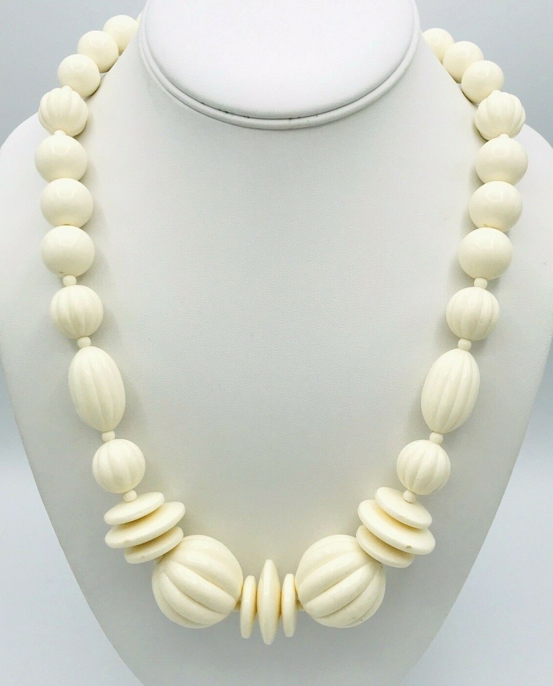 Off White 60’s Vintage Plastic Necklace 23″