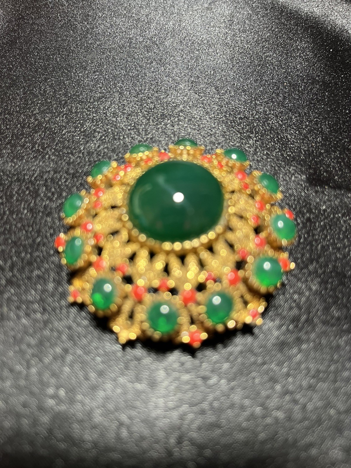 Vintage Signed SPHINX Gripoix Cabochon Peking Glass Brooch