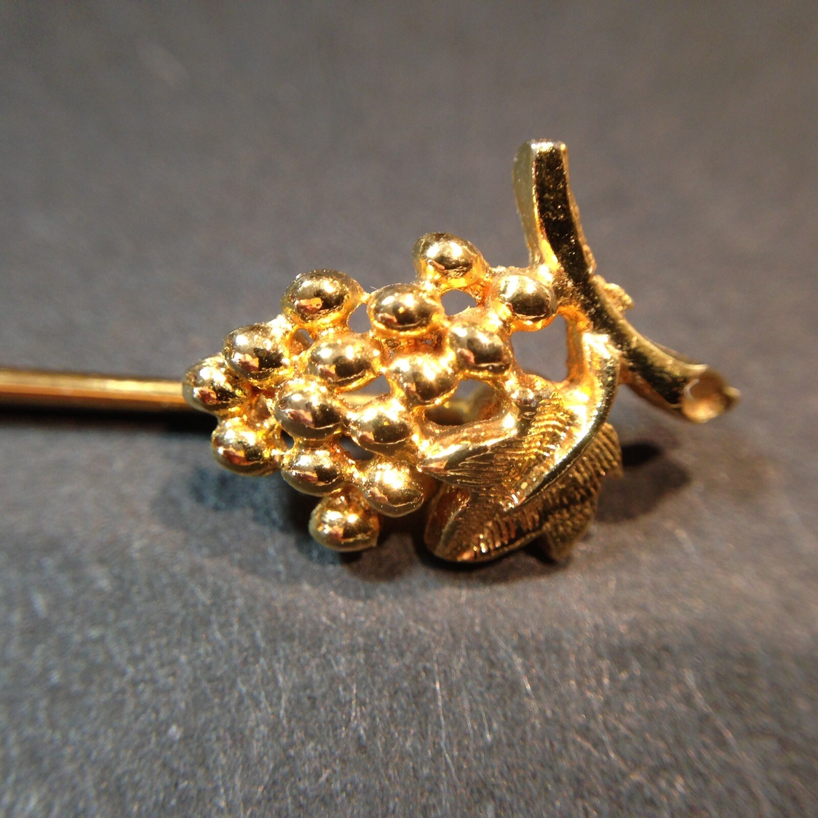 Vintage Stick Pin Grapes Cluster Bunch Of Grapes Goldtone 2″