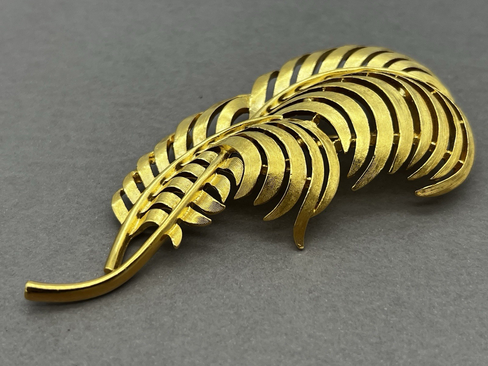 Vintage Trifari Gold Tone Leaf Brooch Openwork Fern Leaf Pin Nature Jewelry