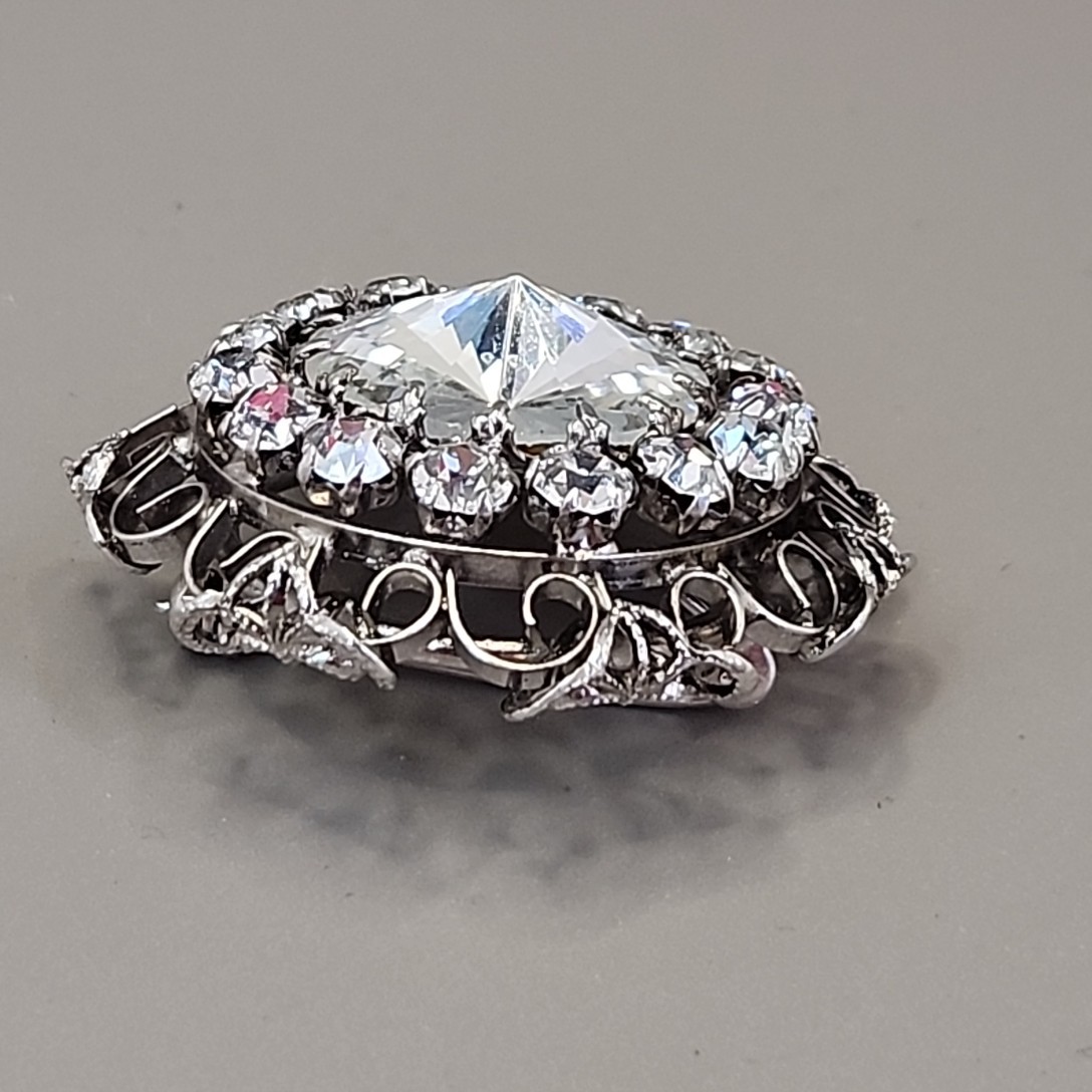 Vintage Rivoli Rhinestone Brooch Round Clear Glass Silver Tone Filigree 1 5/8″