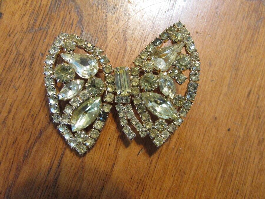 Vintage pale yellow rhinestone asymetrical butterfly ooch marked Weiss