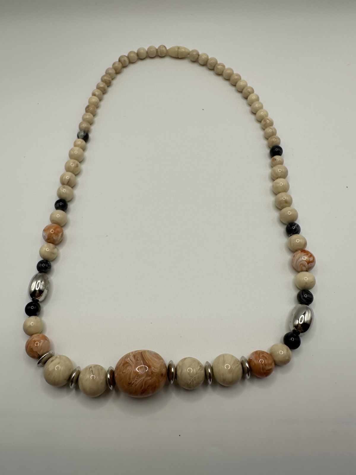 Vintage Avon 1988 Desert Sands Acrylic Peach Beige Marble Beaded Necklace 22”