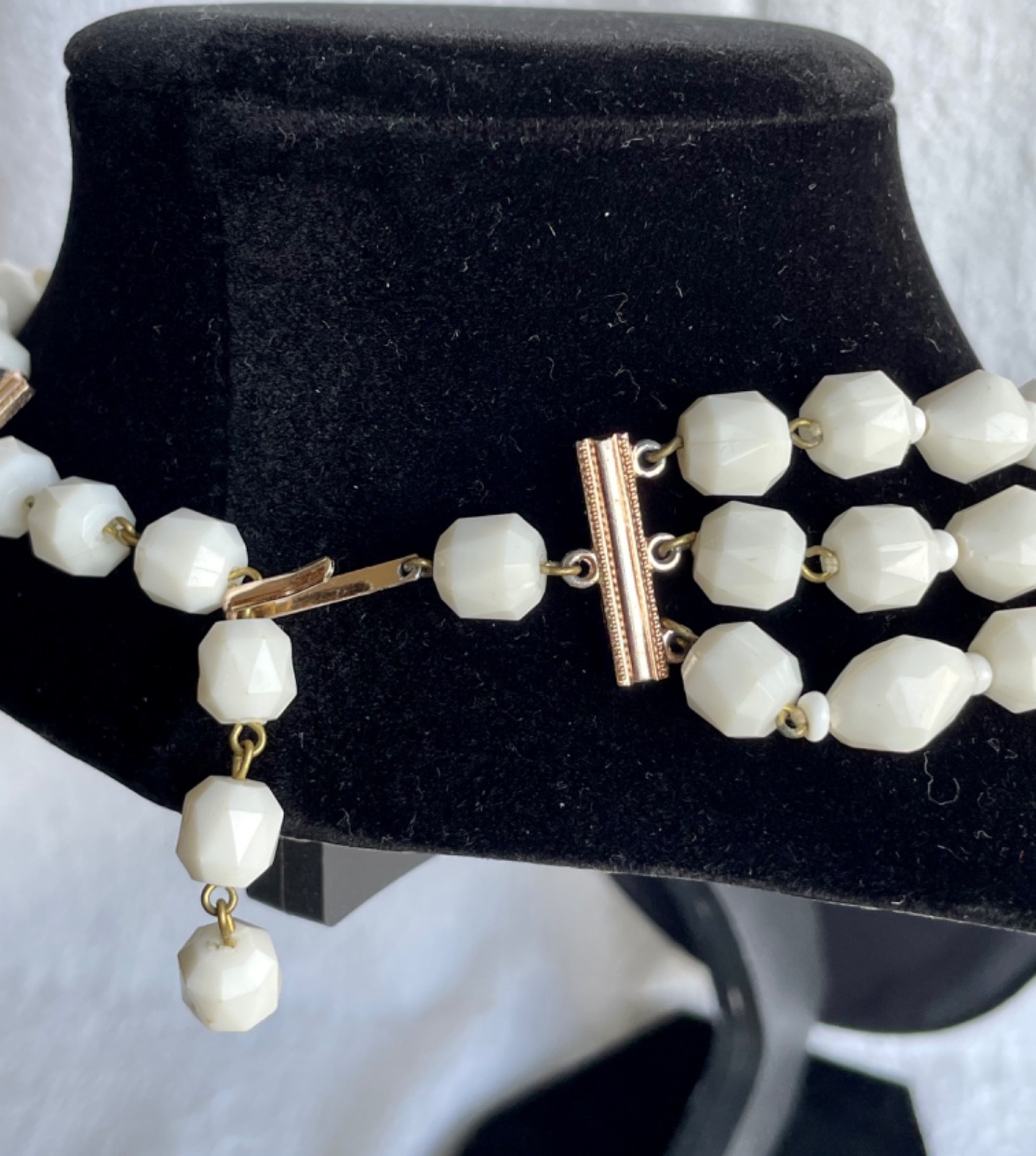 Vintage 3 strand choker neckless, white/brown. Germany