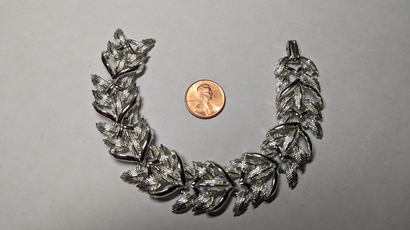 VINTAGE CORO BRACELET SIGNED ABOUT 7 1/2″ LONG