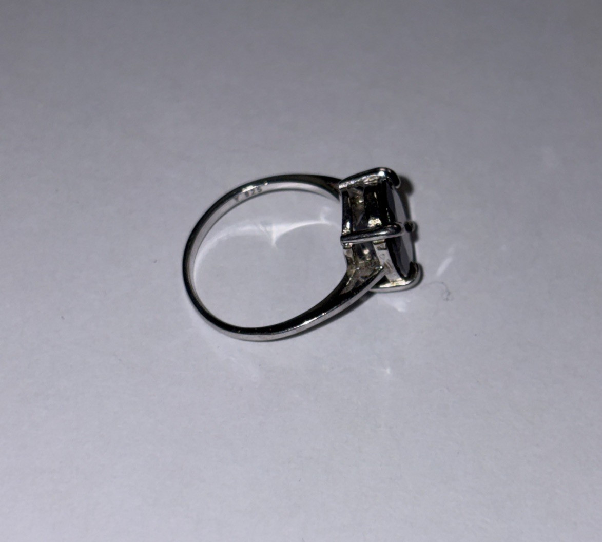 Vintage Sterling Silver Oval Dark Red Garnet Gemstone Ring Size 5