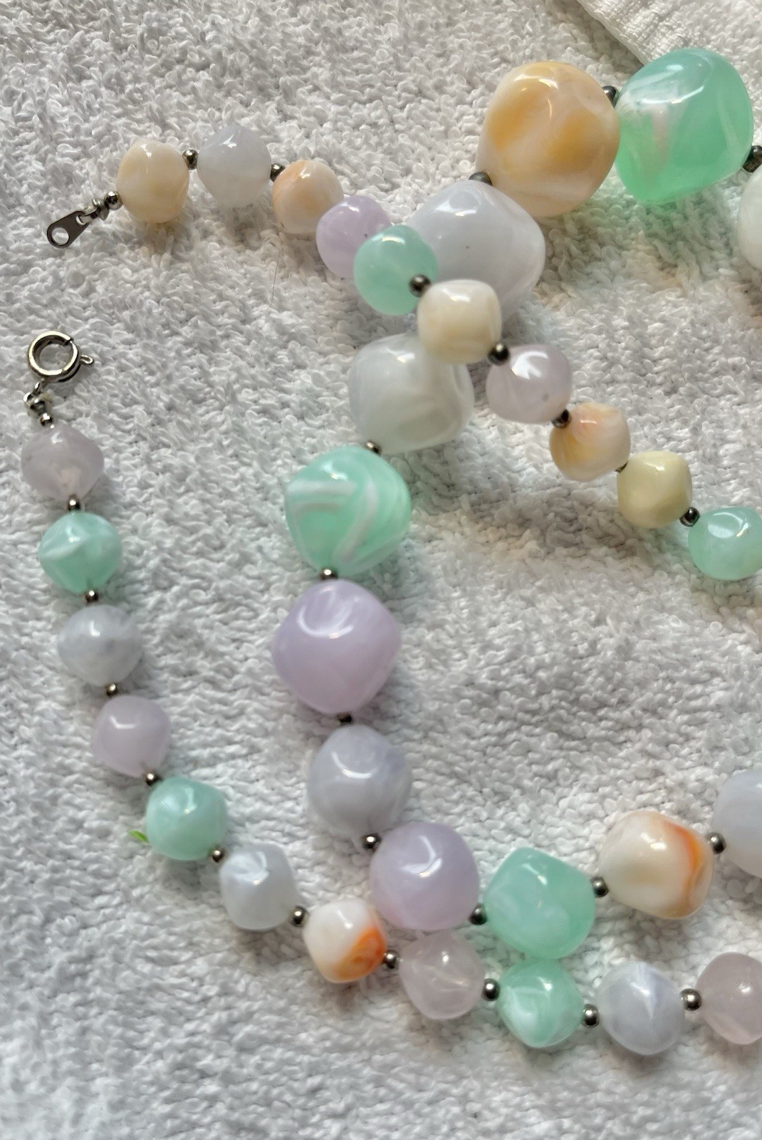 24″ Vintage Lucite Beaded Necklace Chunky Pastel Coral Blue Purple Marbled Beads