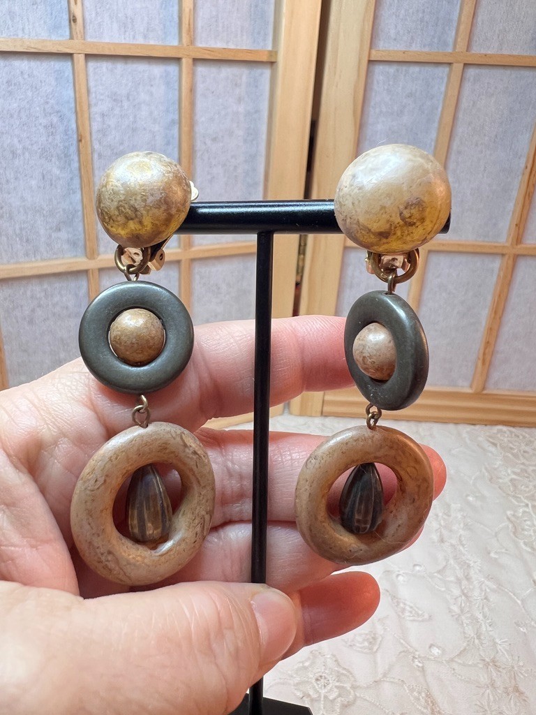 Vintage Wooden Circle Earrings Clip ON Modernist Style Brown Lightweight 3″L