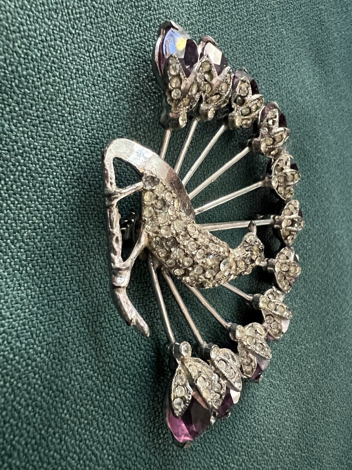 STUNNING VINTAGE 30s-40s HUGE PEACOCK BROOCH PURPLE TAIL FEATHER STONES