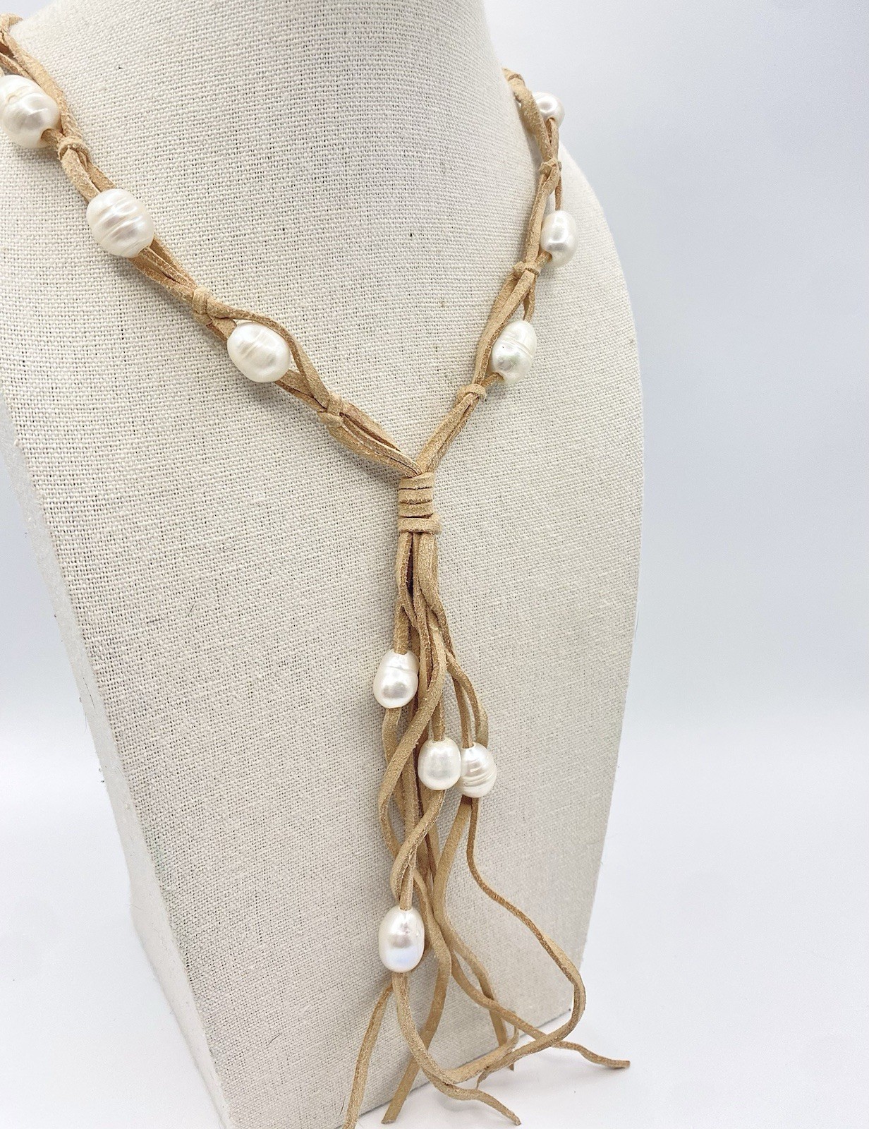 Vintage 10 Baroque Pearl Lariat Necklace Tan Suede Leather Cord Boho Choker