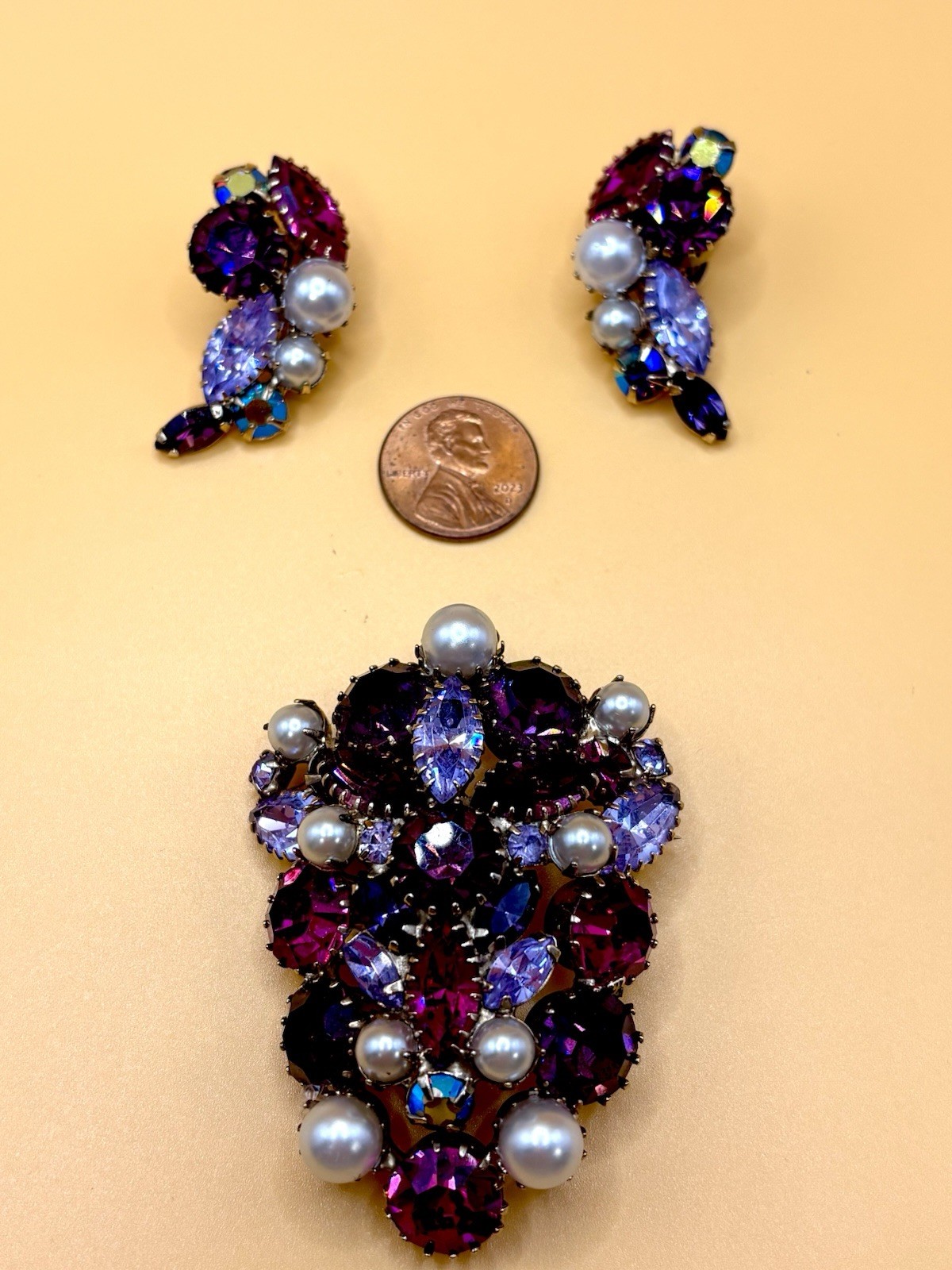 Vintage Mid Century Purple Rhinestone Pearl Brooch Clip Earrings Parure Set