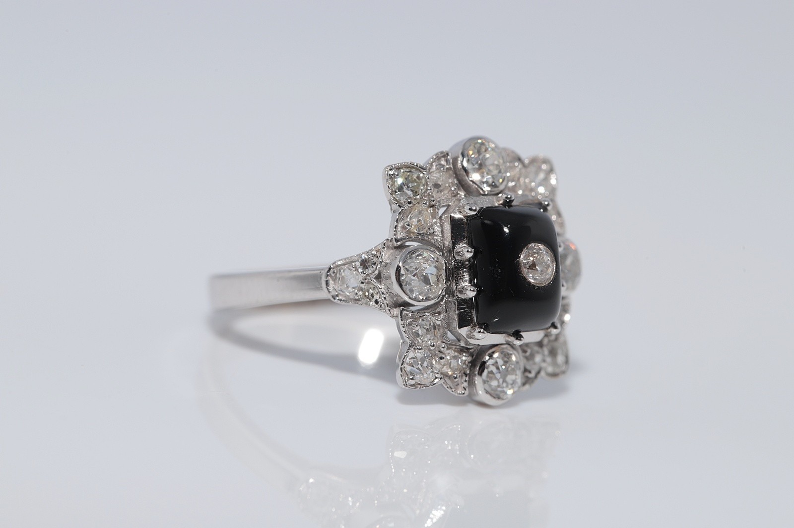 New Made 18k Gold Estate Natural Diamond Onyx Decorated Square Ring