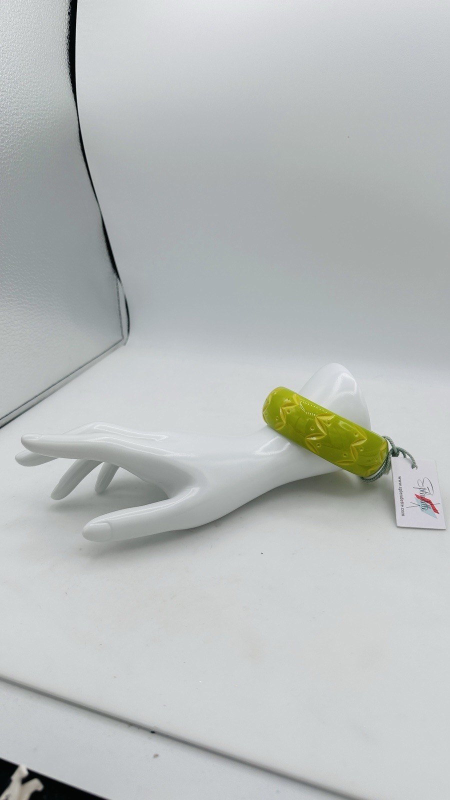 Splendette Wide Lime Green Carved Duchess Bangle Bracelet Fakelite Retro Resin