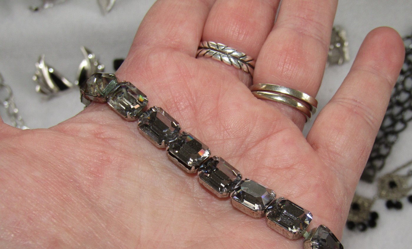 NICE COSTUME JEWELRY WEISS TRIFARI MONET COVENTRY LUCITE RHINESTONE BLACK WHITE