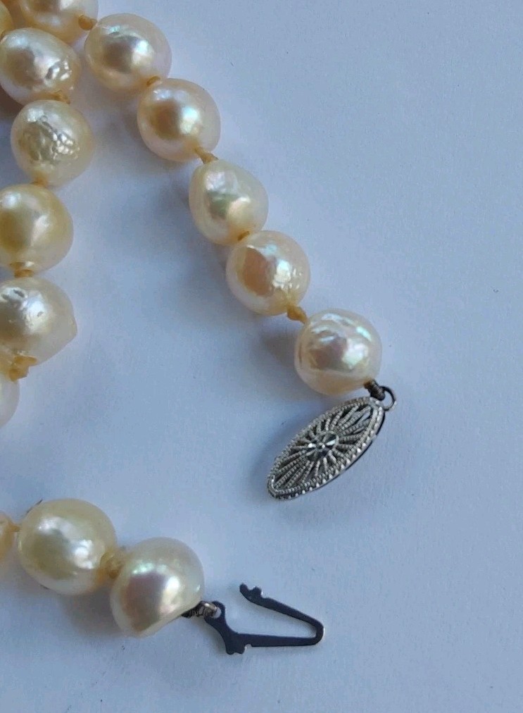 Vintage Baroque Champagne 16″ Ladies 8MM Pearl Necklace w/14KT Gold Clasp 31.6 G