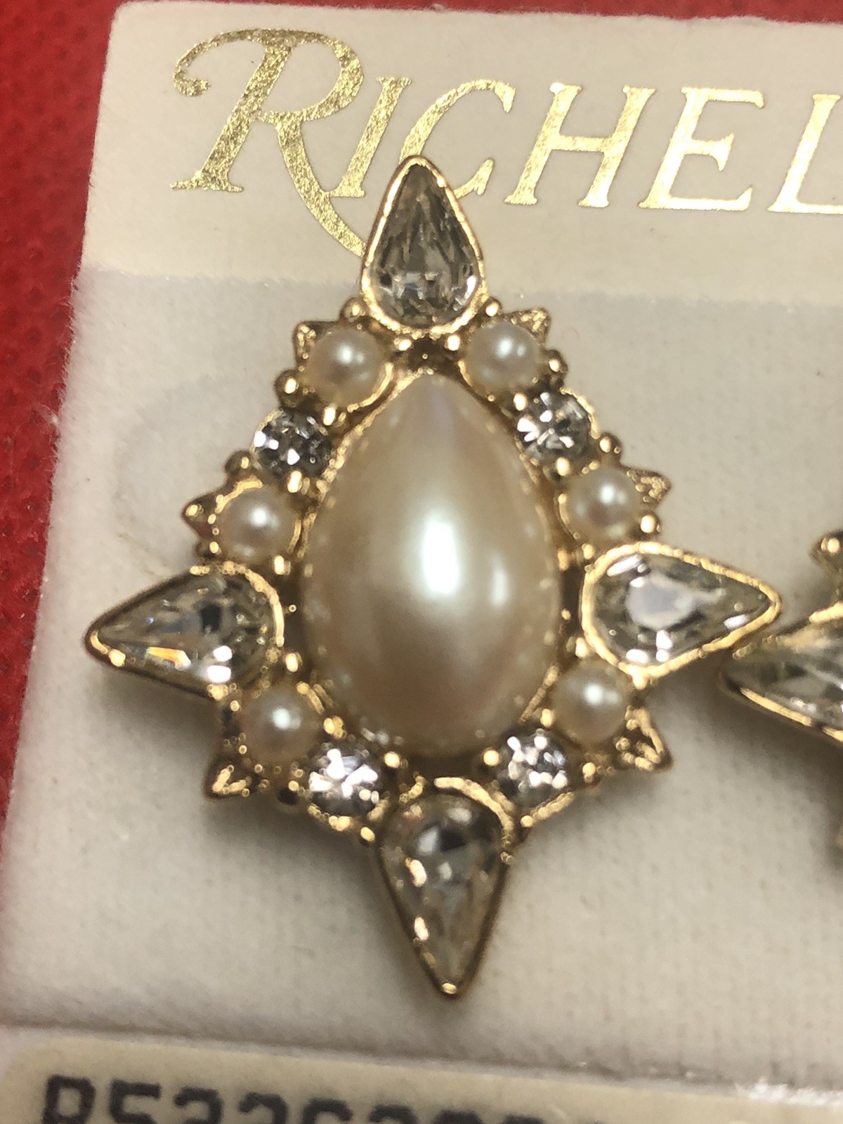 VTG NOS RICHELIEU SIGNED FAUX PEARLS RHINESTONES GOLD TONE STUD EARRINGS