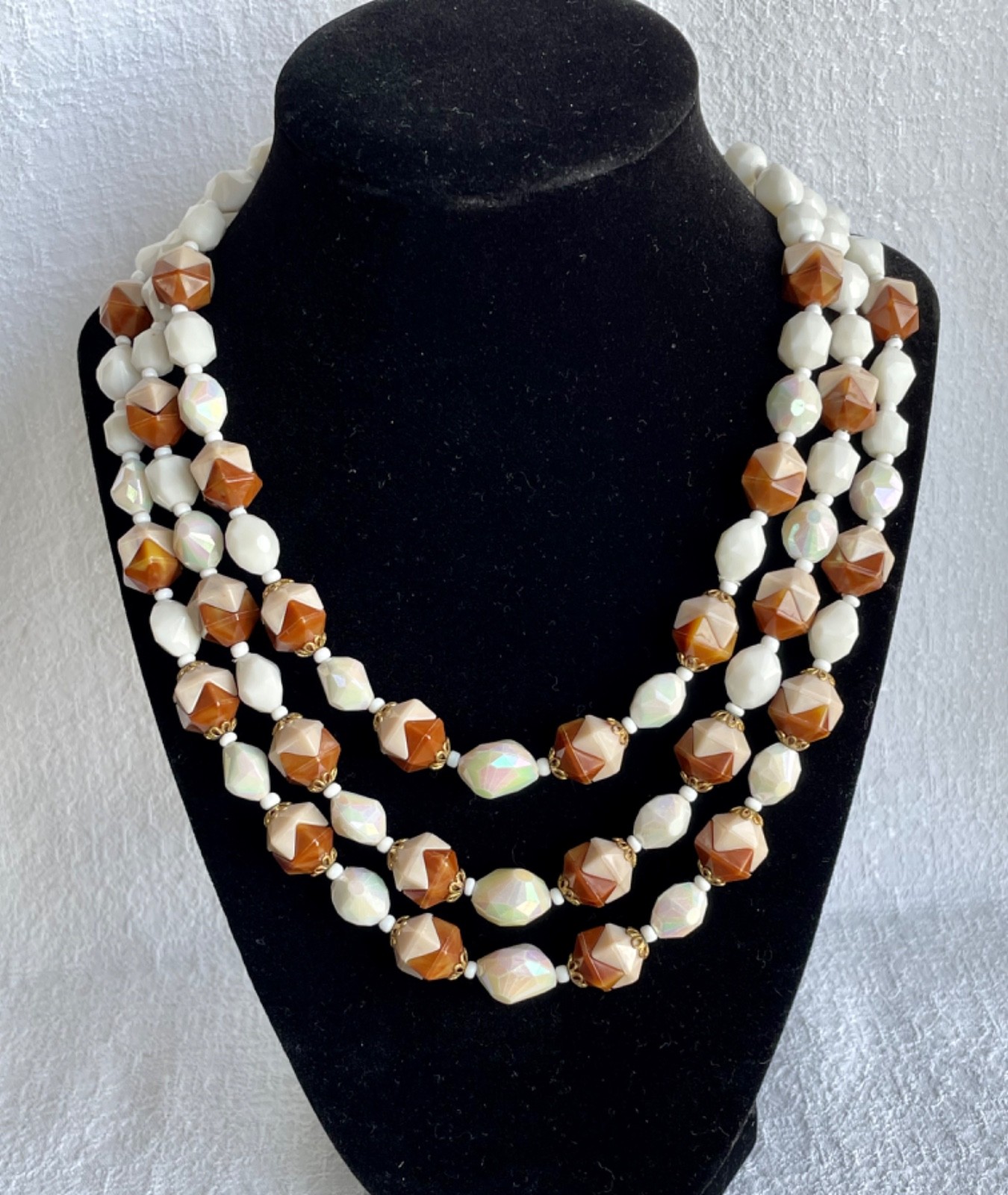 Vintage 3 strand choker neckless, white/brown. Germany