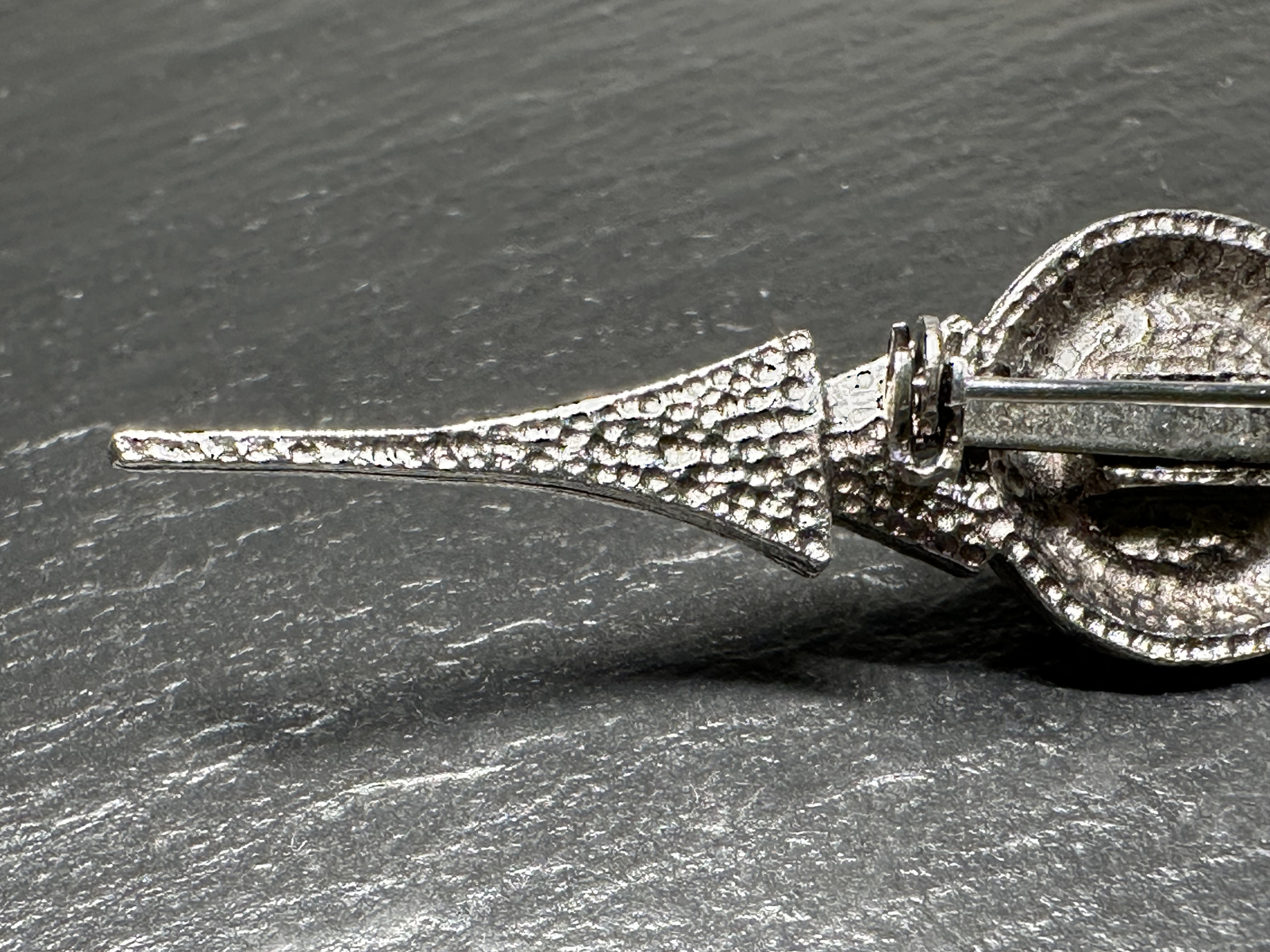 SILVER TONE BAR PIN BROOCH WITH RHINESTONES, SHINY BLACK INSERT E855
