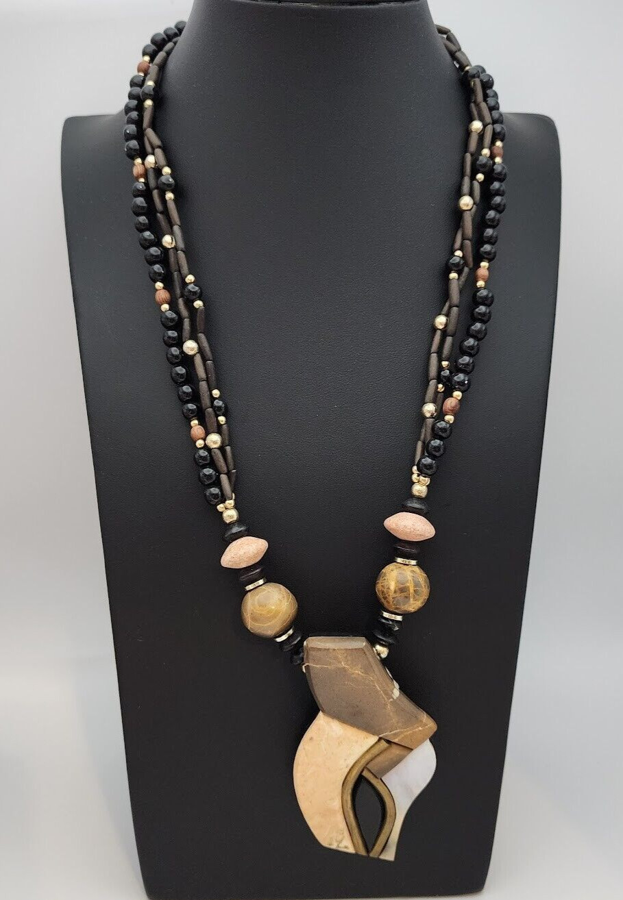 Vtg Lee Sands Crab Claw Shaped Shell Inlay Pendant Stone Black Beads Necklace