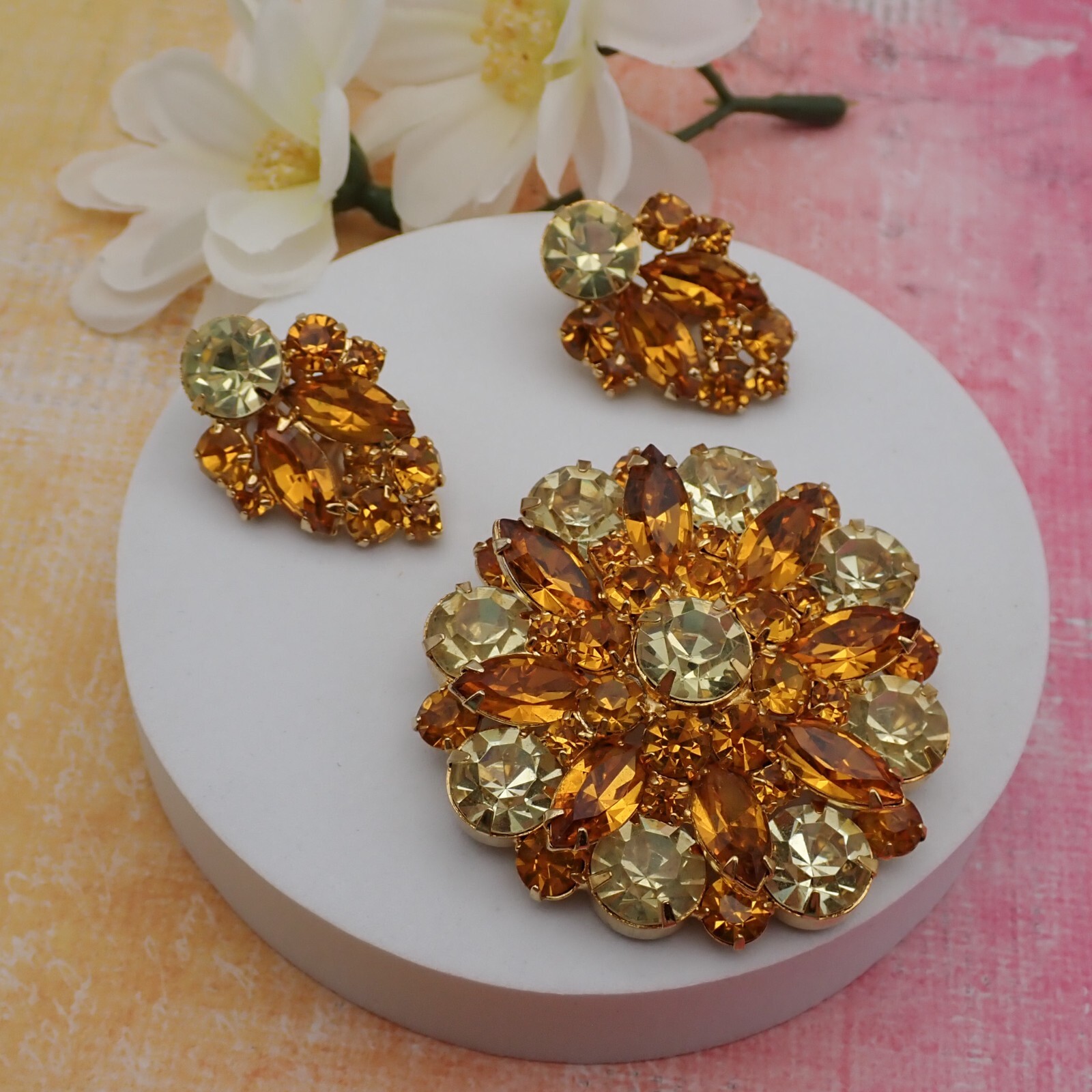 Vtg 1950’s La Roco Lemon Yellow Orange Rhinestone Flower Gold Tone Pin Earrings