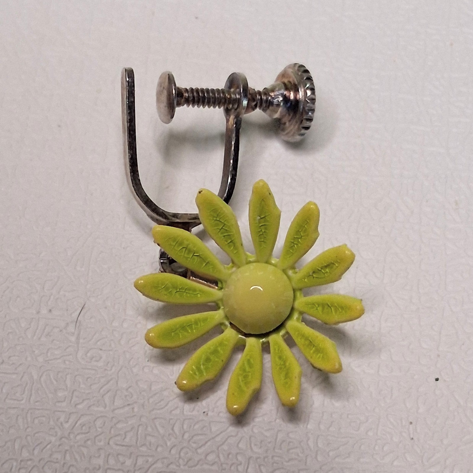 Lime Green Enamel Daisy Earrings Screw Back Mod Flower Power Retro Vintage 1960s