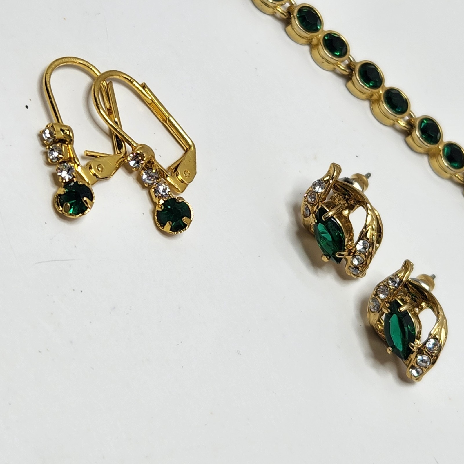 Vintage Emerald Green Rhinestone Goldtone Bracelet 7″ Earrings 2 Pair May Birth