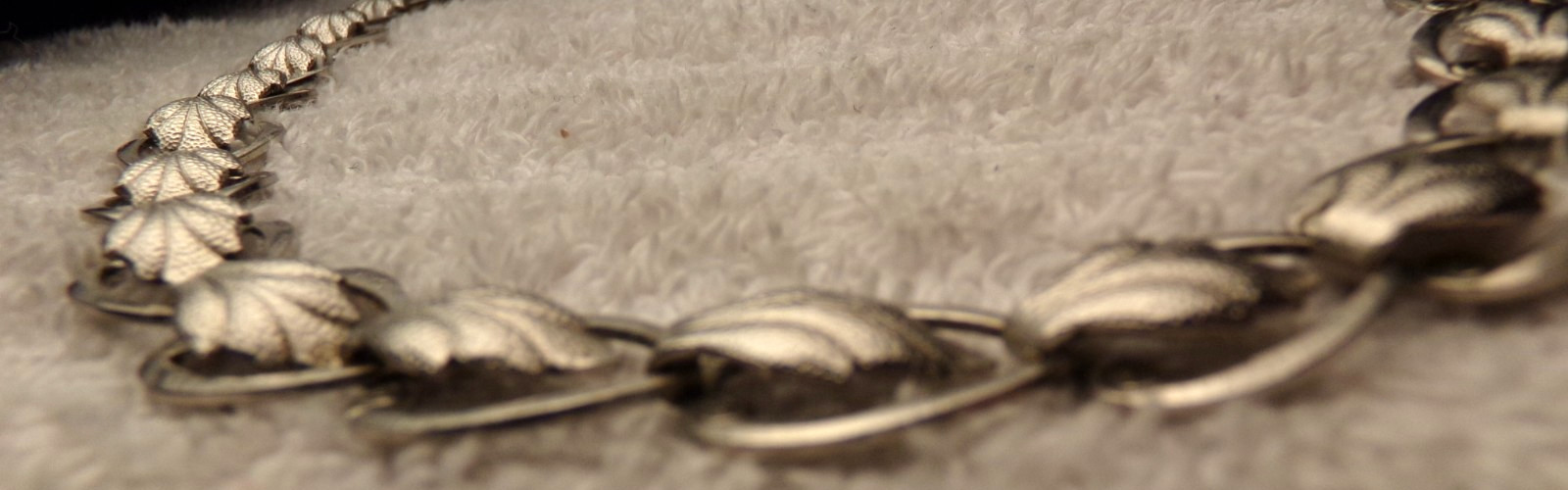 ANTIQUE 1900s VICTORIAN STERLING SILVER STIPPLED EUROPEAN CHOKER NECKLACE 16″