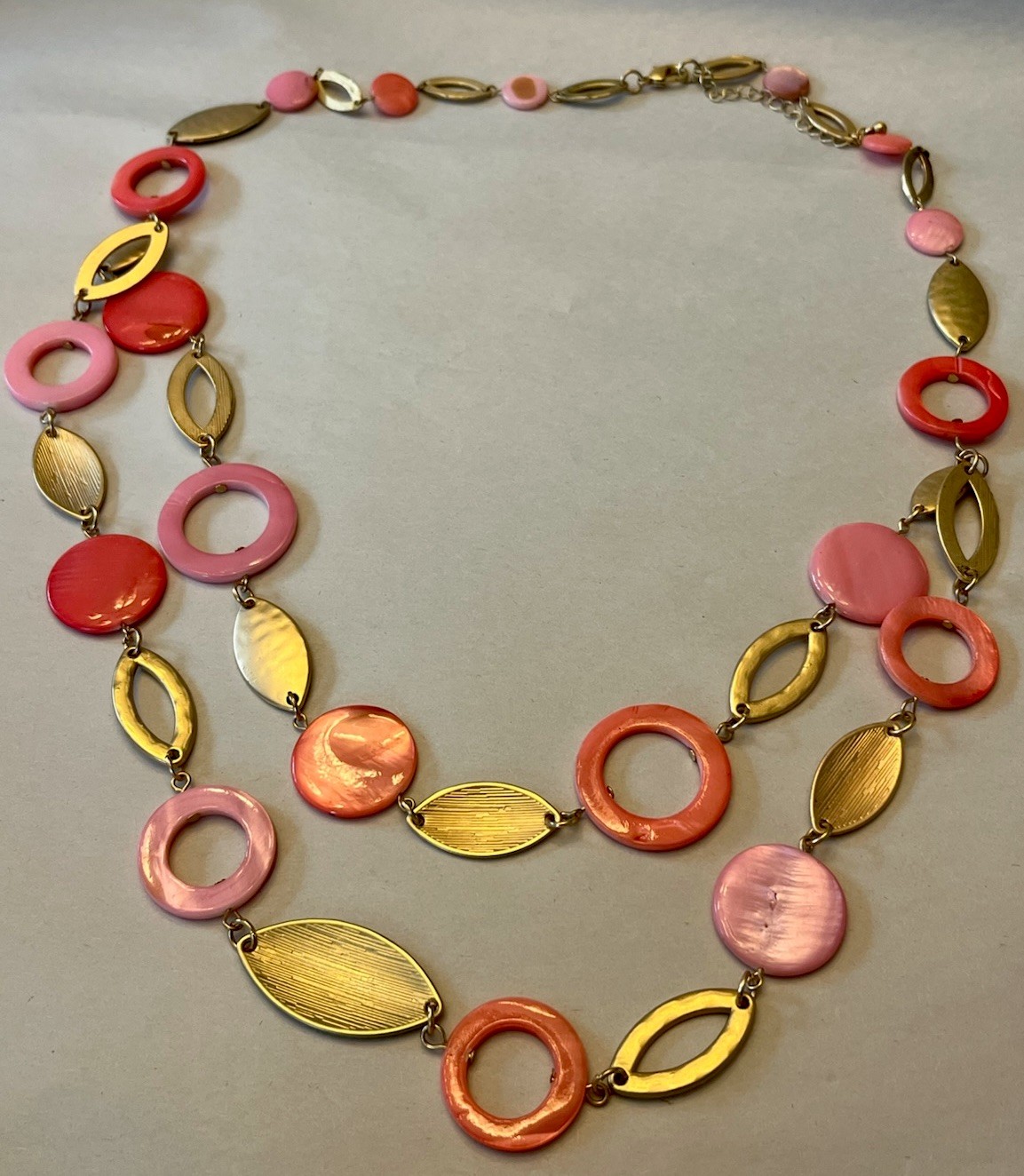 VTG gold tone pink shell long Double Length Round & Oval Necklace