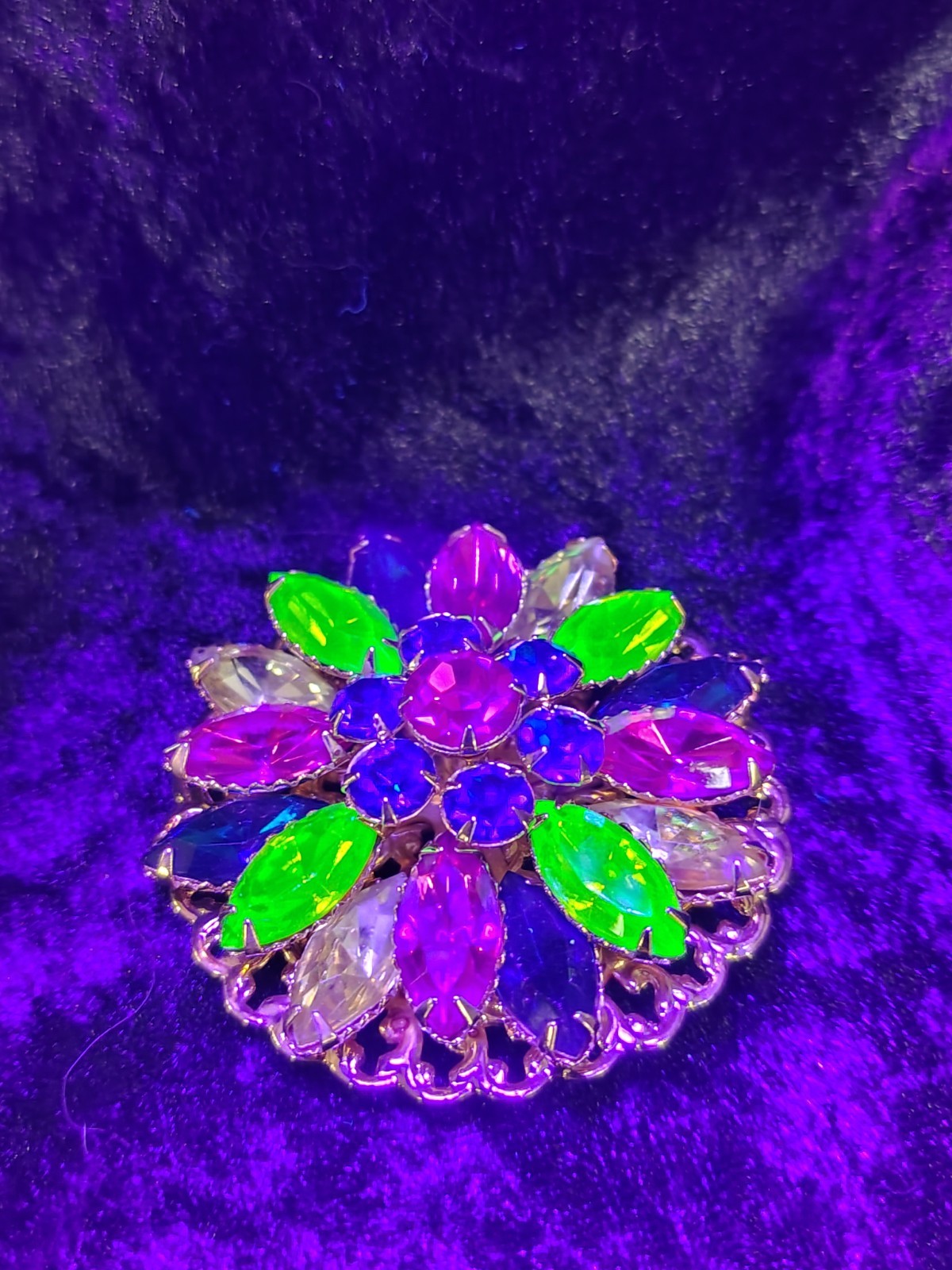 Vintage Multi color bright 1930s-1950s Uranium Glass Brooch Pin *GLOWS*