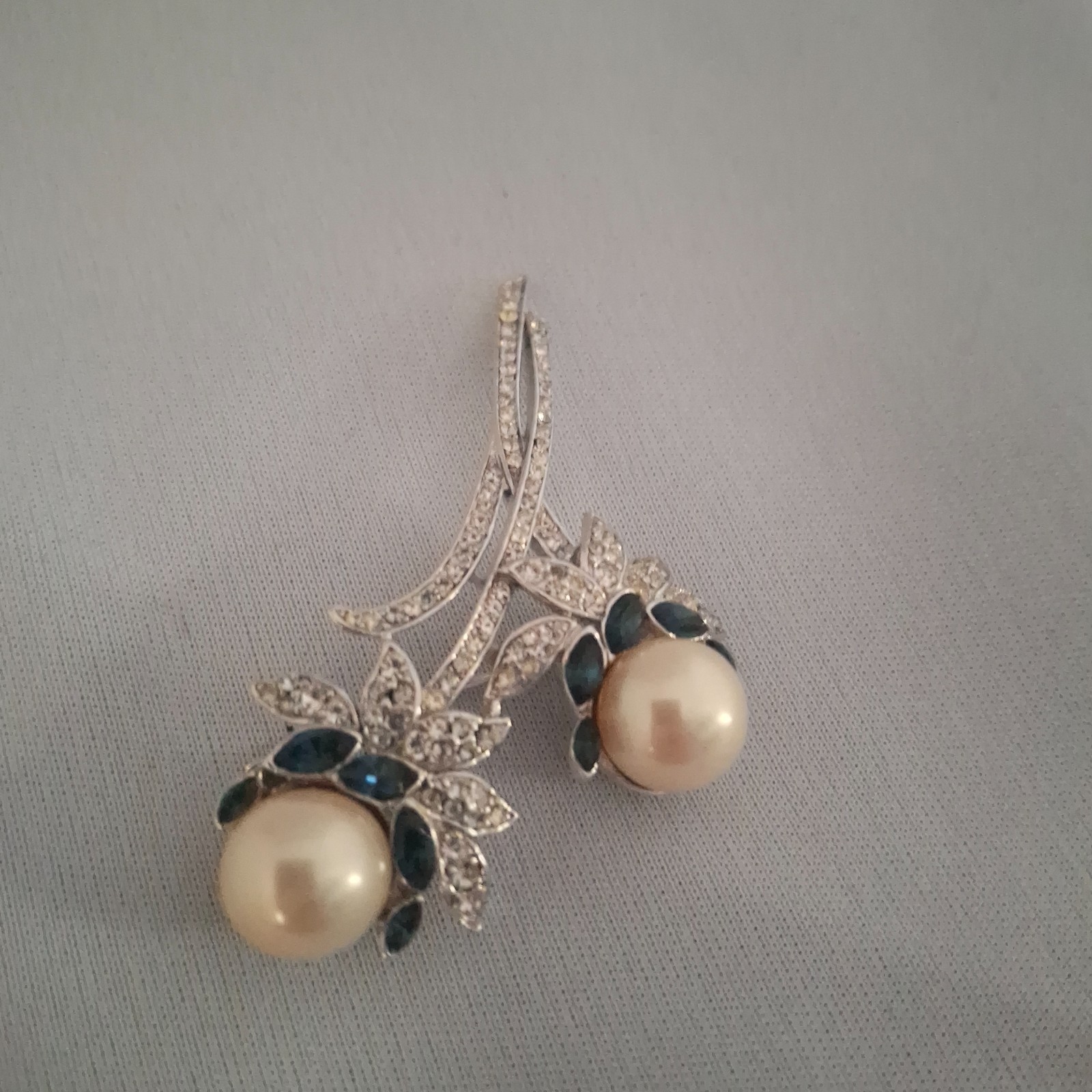Vintage TRIFARI Silver tone Pearls Blue Crystals Flowers Pin Brooch