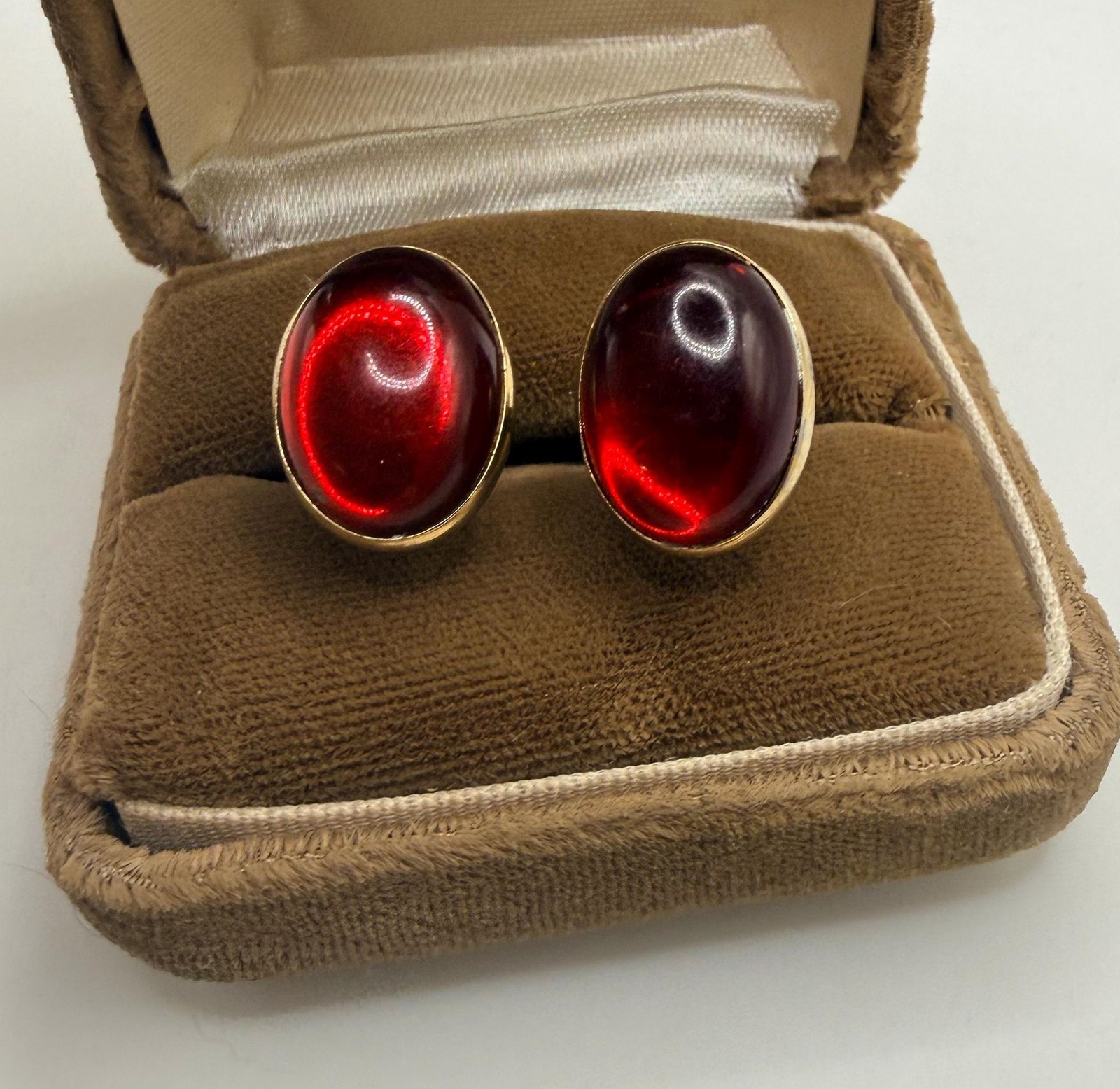 Vintage Hadley red oval jelly cabochon and gold tone cuff links