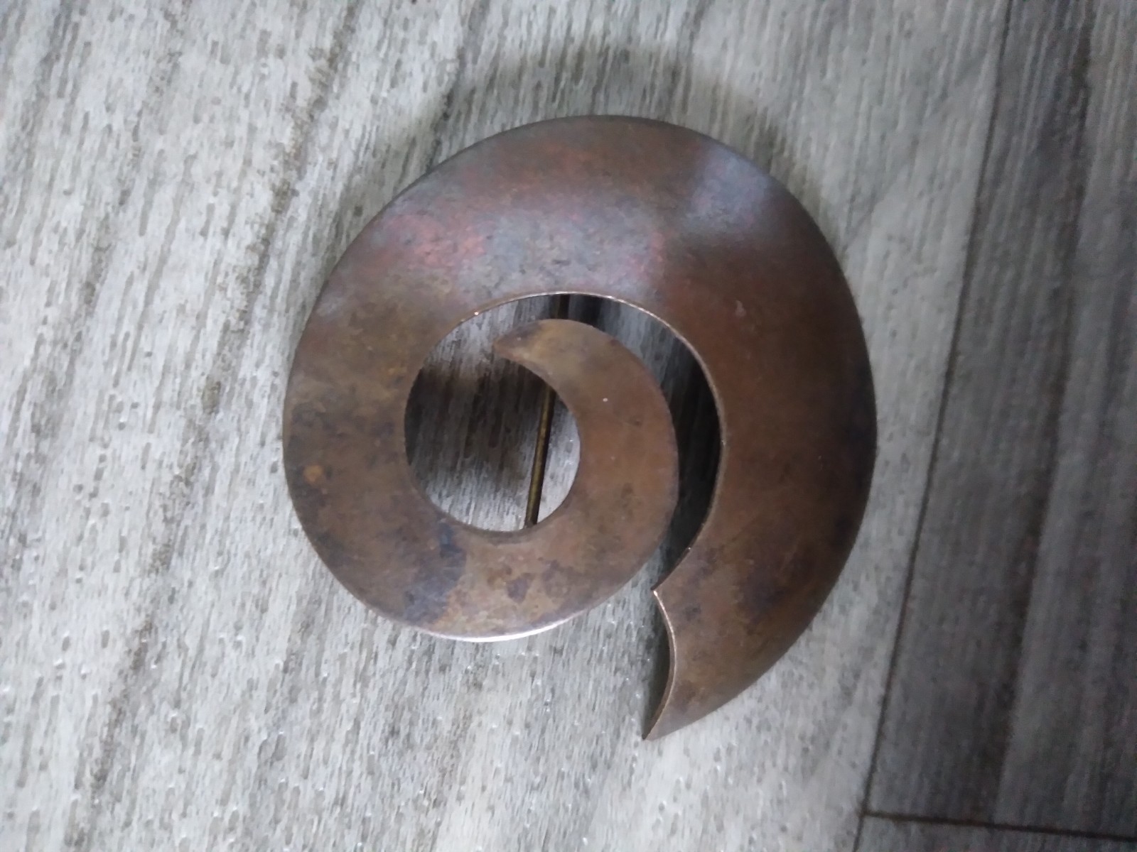 Metal Swirl Brass Brooch Vintage 2in