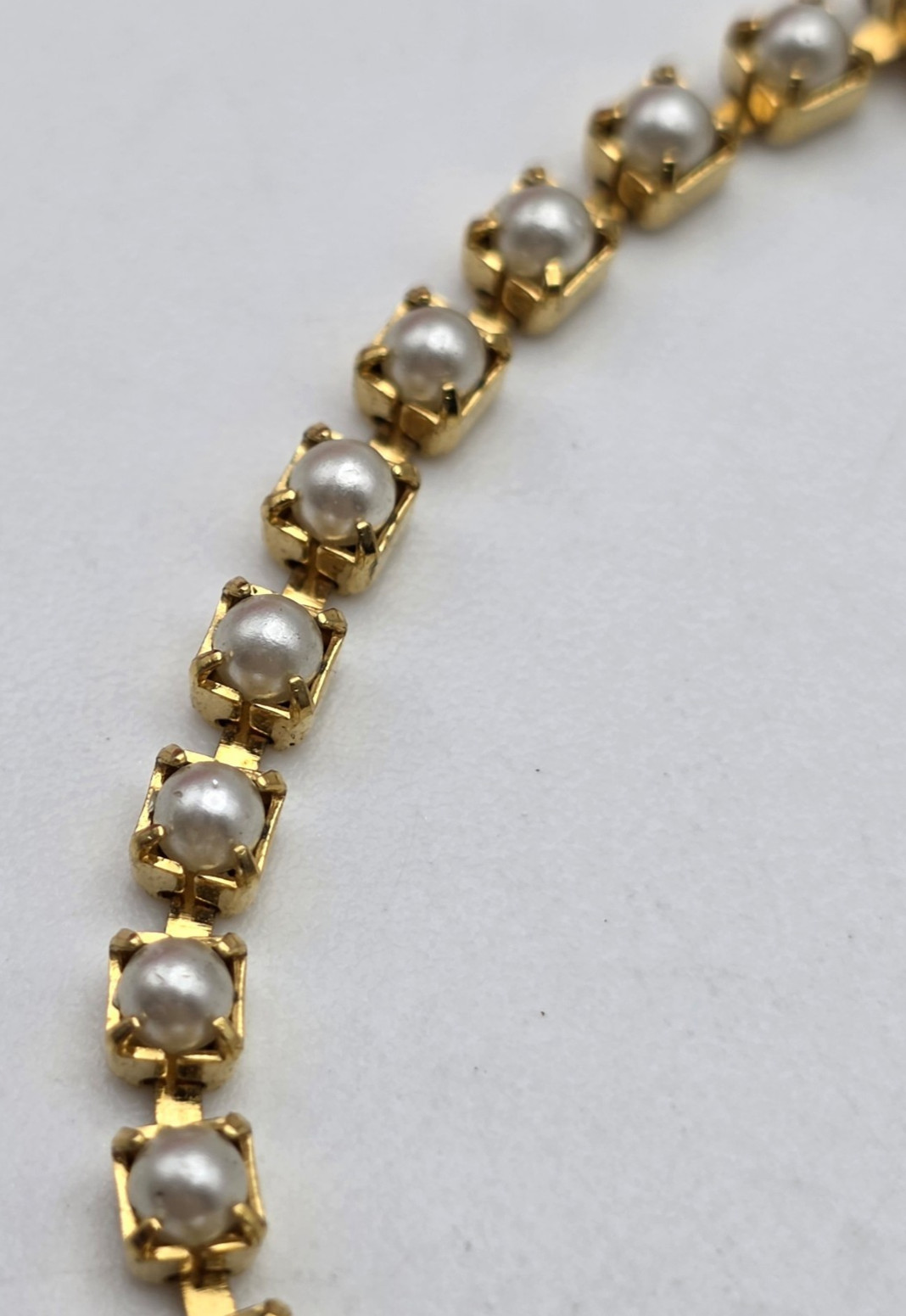 Gold Tone Faux Pearl Tennis Bracelet 7 In Fold Over Clasp Classic Elegant Vtg.
