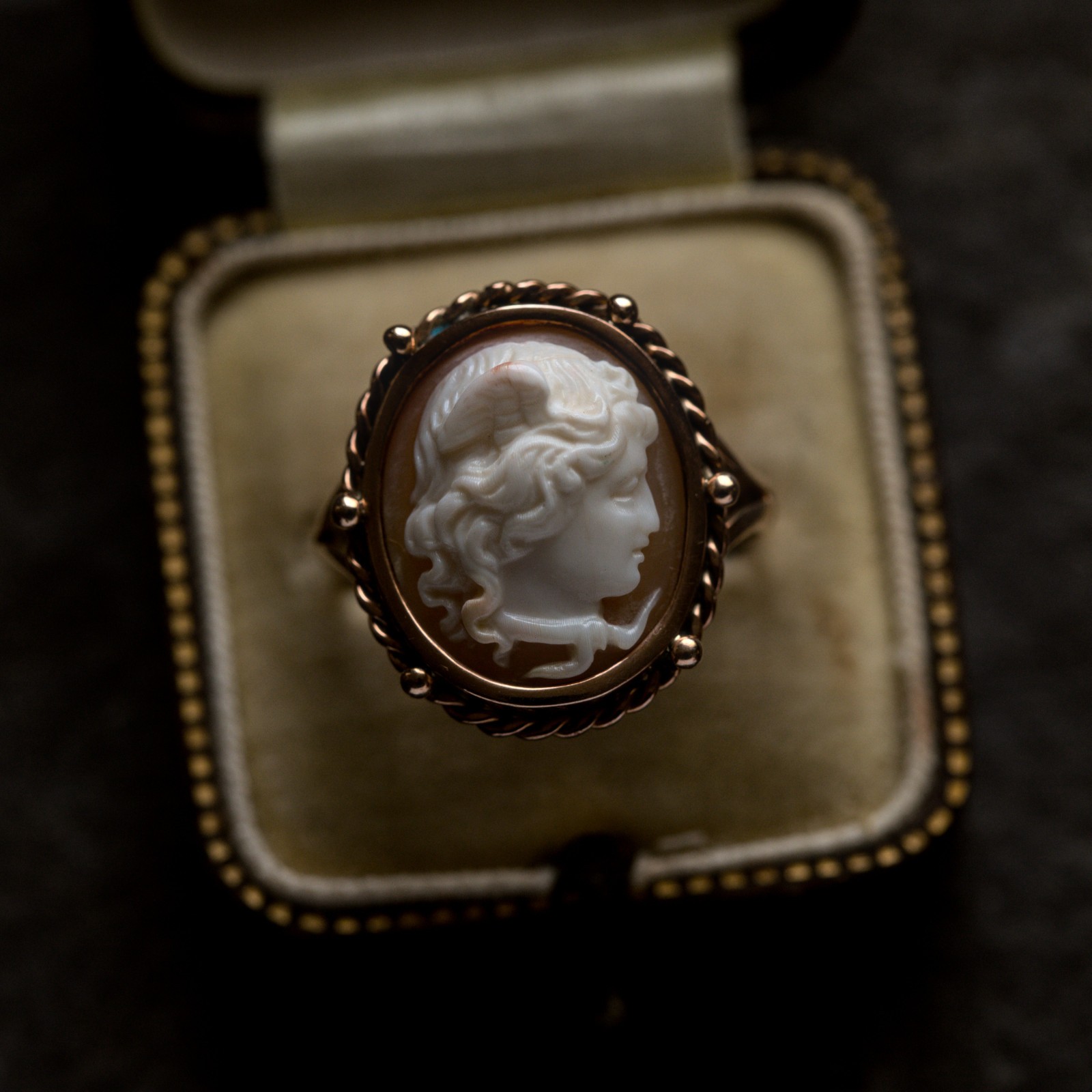 ANTIQUE ITALIAN 9K GOLD NATURAL SHELL CAMEO RING HIGH RELIEF MEDUSA c1880