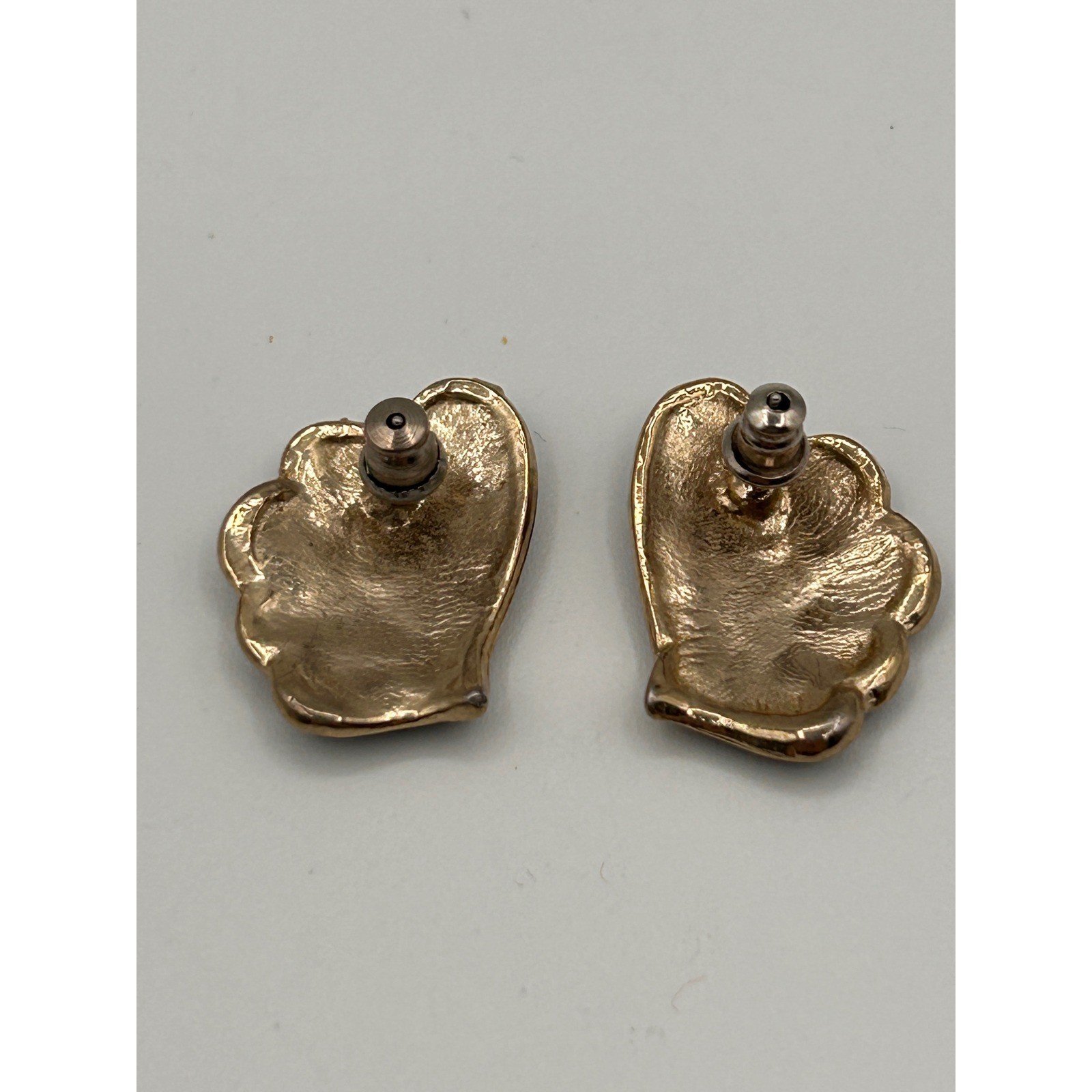 Vintage Black Enamel Gold Tone Heart Wing Shell Post Stud Earrings Jewelry