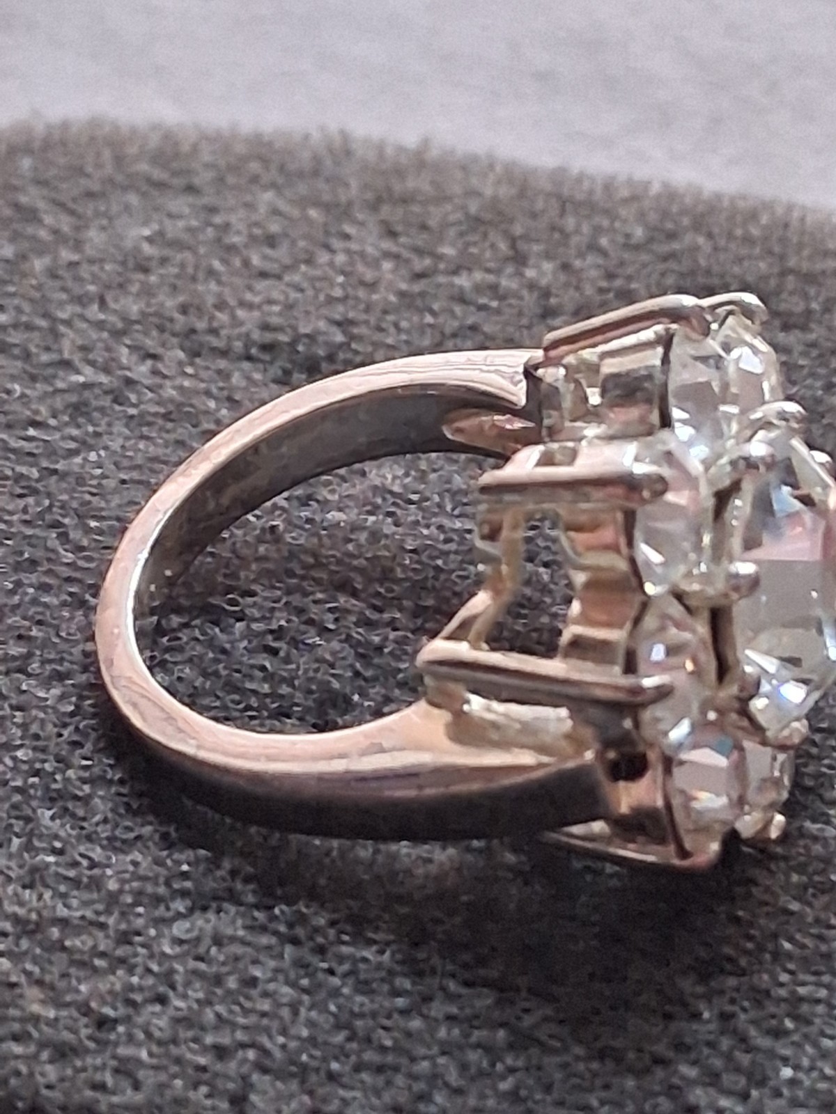 VTG Daisy/sunflower clear rhinestone cluster silverplated cocktail ring. SZ 5.5