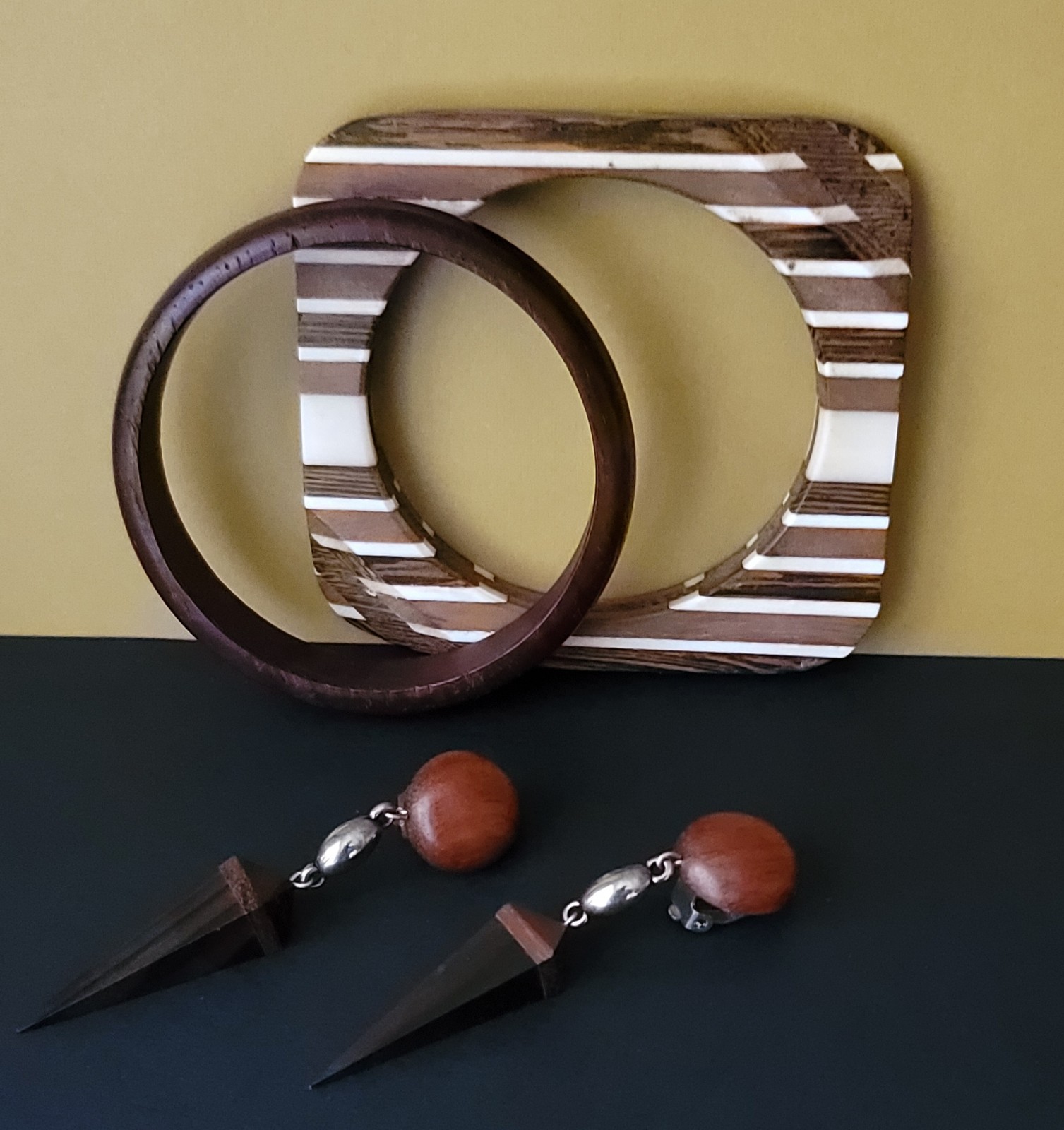Vintage Wood Lucite 2 Bangles Clip Earrings Set Lot