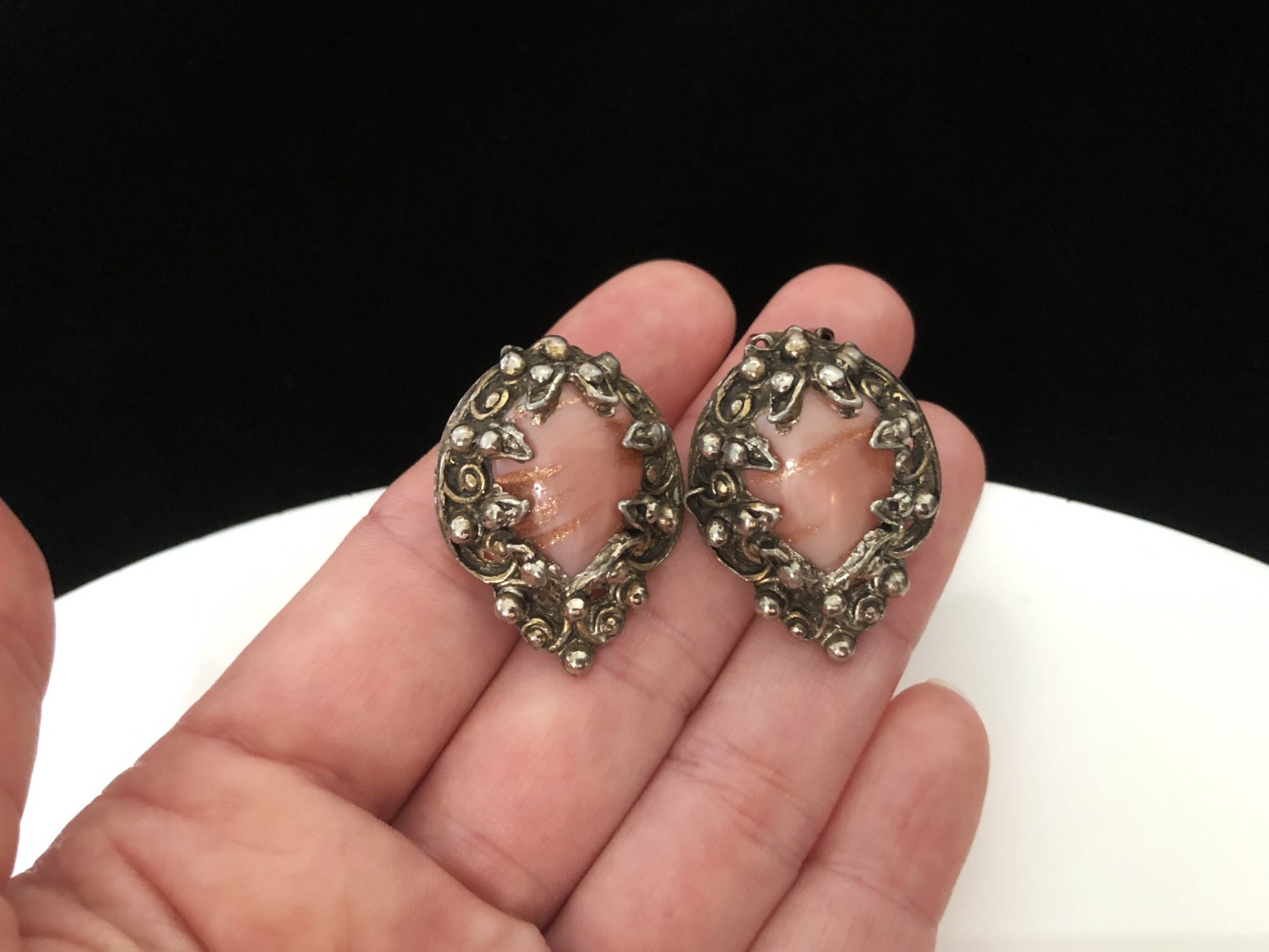 Vintage 1960s MCM Brutalist Pink & Gold Fleck Art Glass Clip-On Earrings