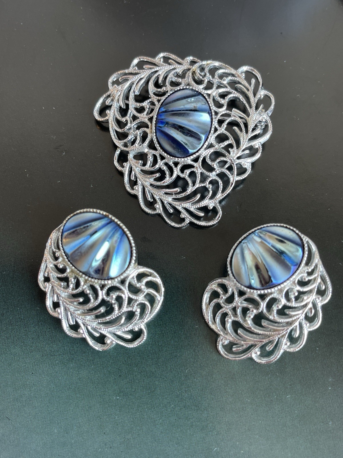 Vintage Sarah Coventry Royal Plumage Brooch &clip earrings Set 1960s Blue
