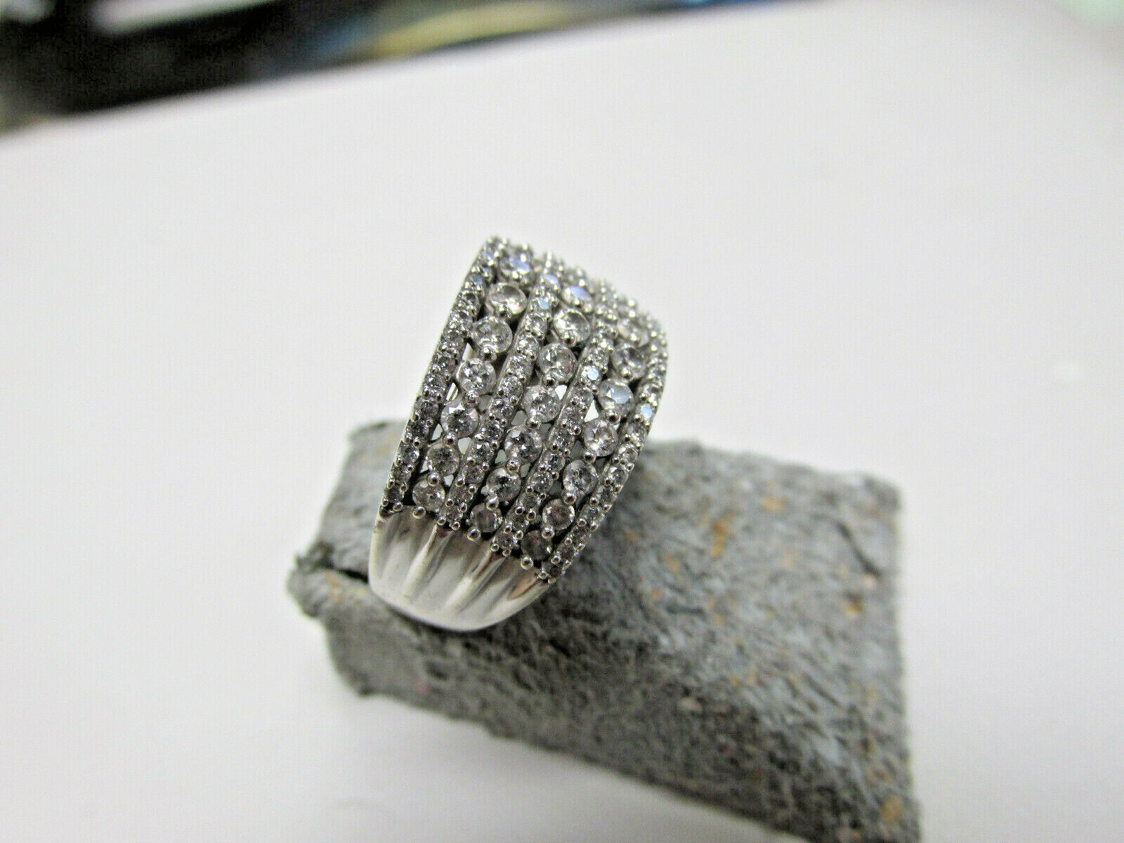 Beautiful 1.00 ctw 10k White Gold Diamond Ring Size 7 Really Nice MAKE OFFER
