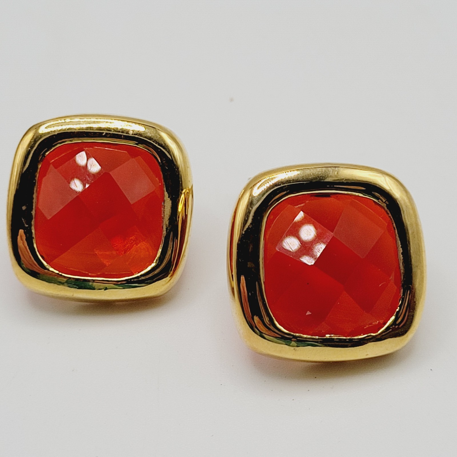 Red Glass Faceted Cushion Cut Bezel Gold Tone Wire Necklace Clip On Earrings Set