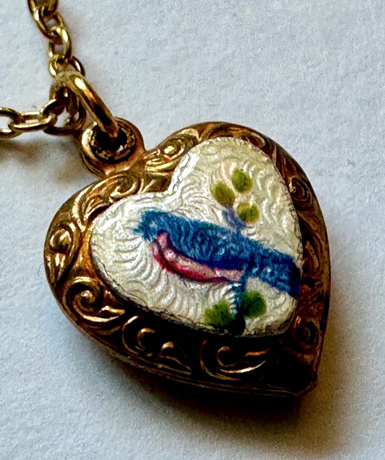 VINTAGE HEART PUFF BRASS W GUILLOCHE BLUE BIRD CHARM 1/2 OF 1″ NECKLACE 18″ GP