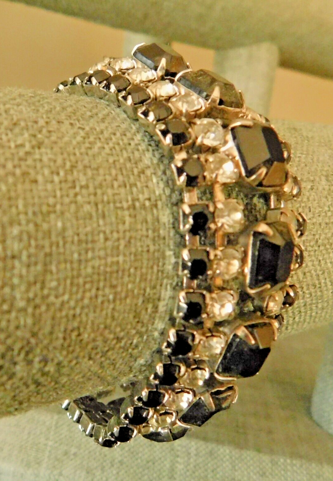 VINTAGE ART DECO JET BLACK and CLEAR RHINESTONE BRACELET CUFF 7 1/2″